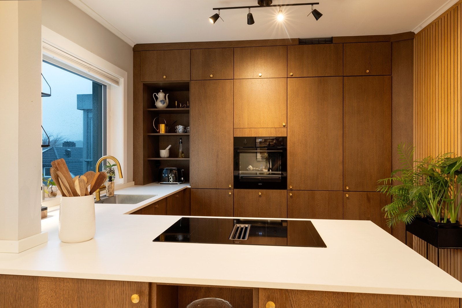 Kjøkken med integrerte hvitevarer Galleribilde