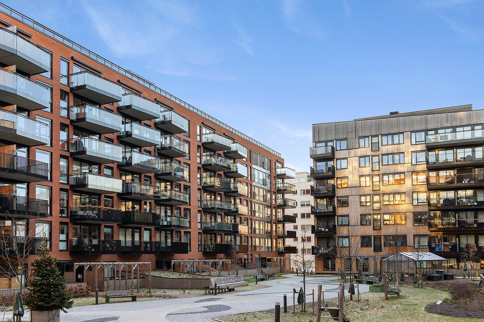 I Løren Botaniske blir det frodige gårdsrom med busker, beplantning og sittegrupper. Galleribilde