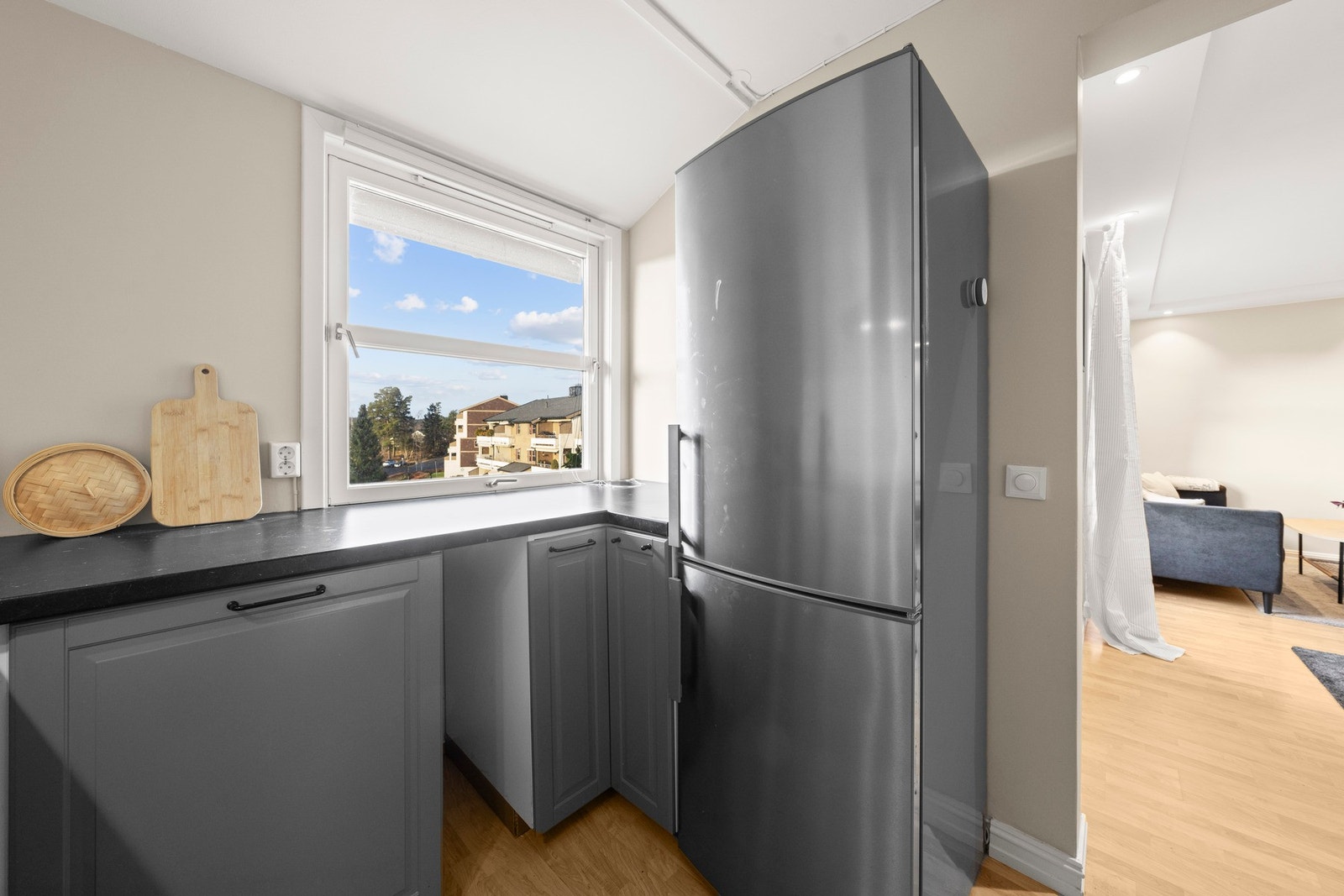 Flott utsyn til grøntarealer, og rikelig med naturlig lysinnslipp. Galleribilde