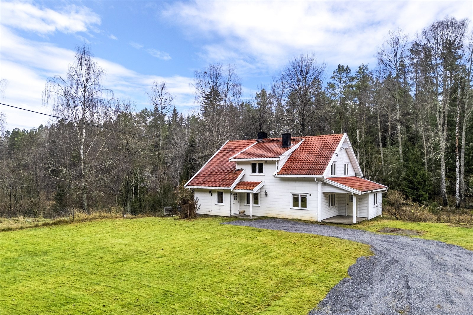 Bolighuset er byr på 193 kvm BRA-i og har 5 soverom i andre etasje. Galleribilde