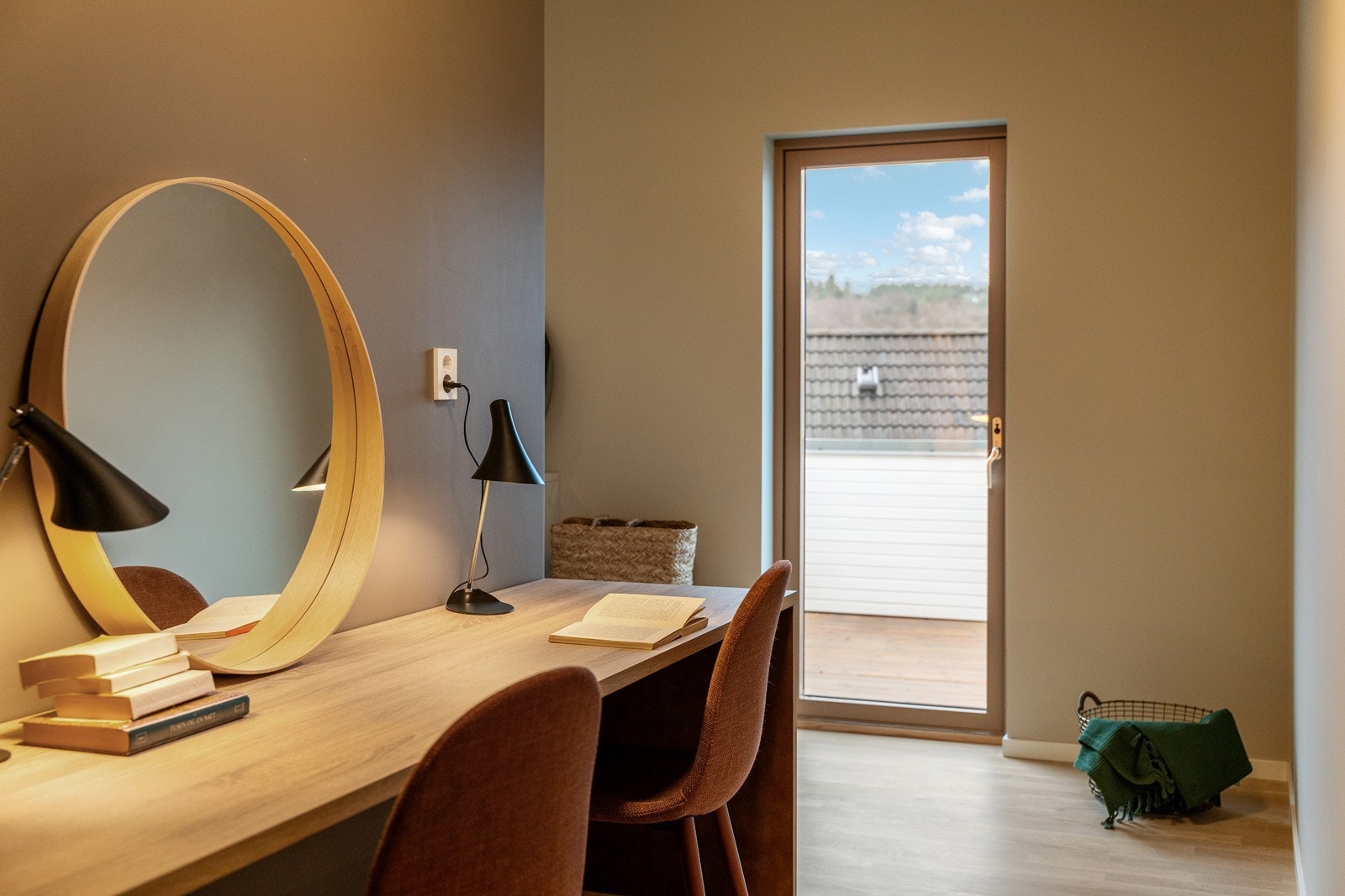 Utgang til solrik terrasse Galleribilde