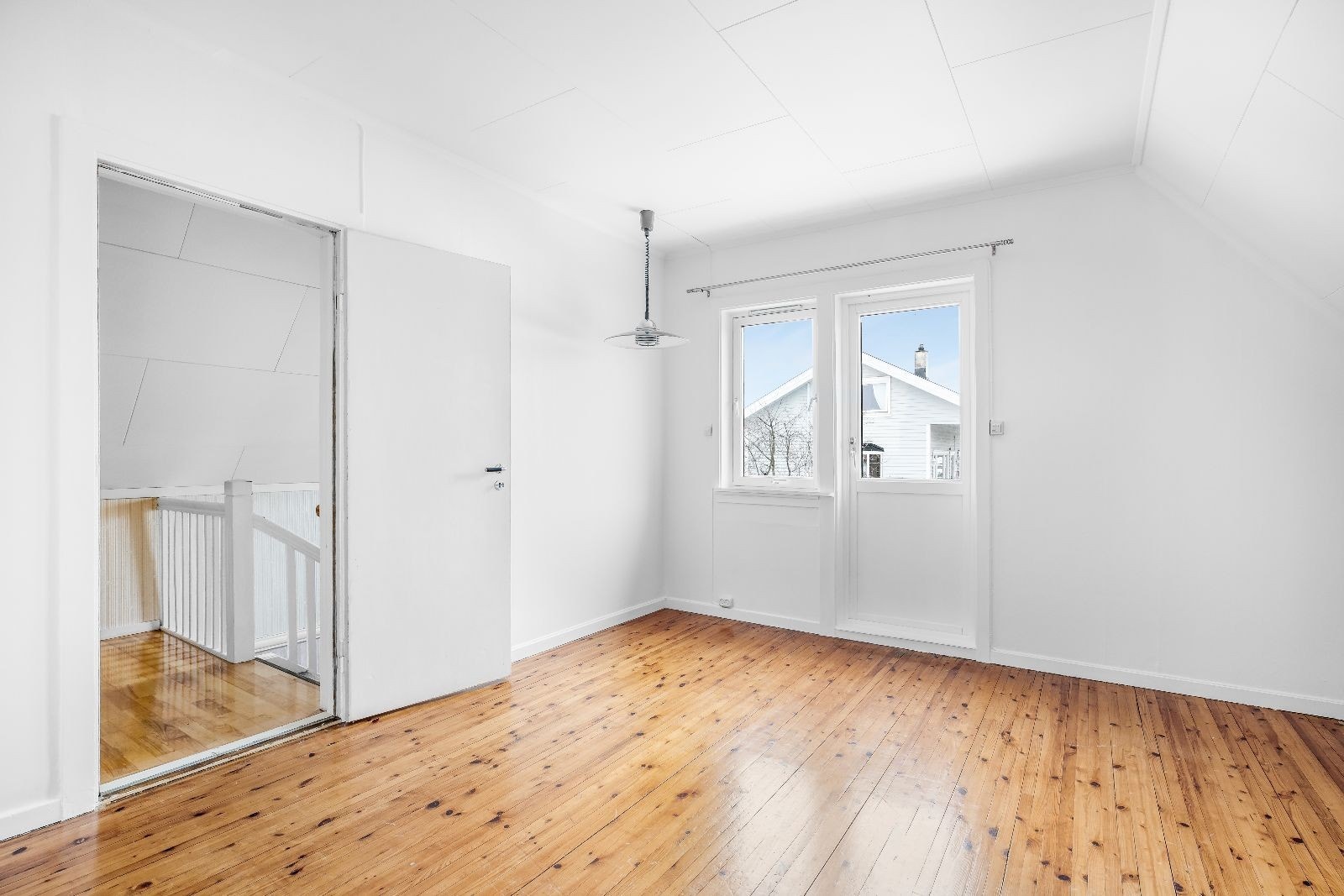 Oppholdsrom eller soverom i 2. etg. Galleribilde