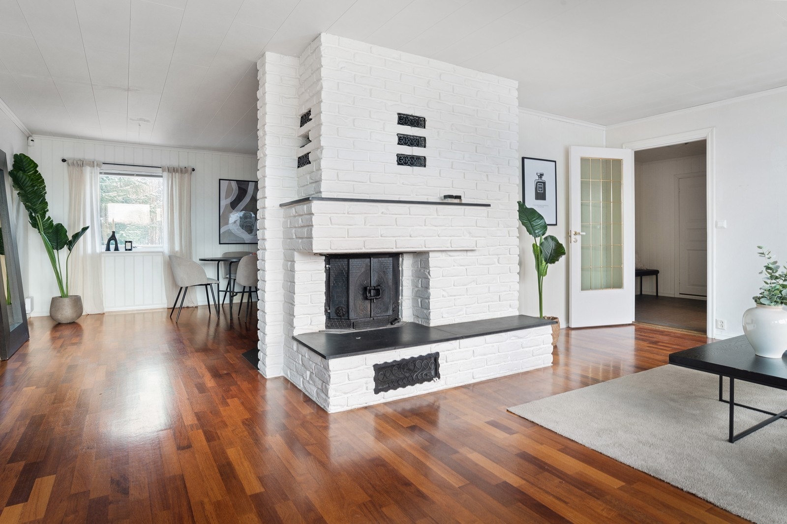 Peis i stuen Galleribilde