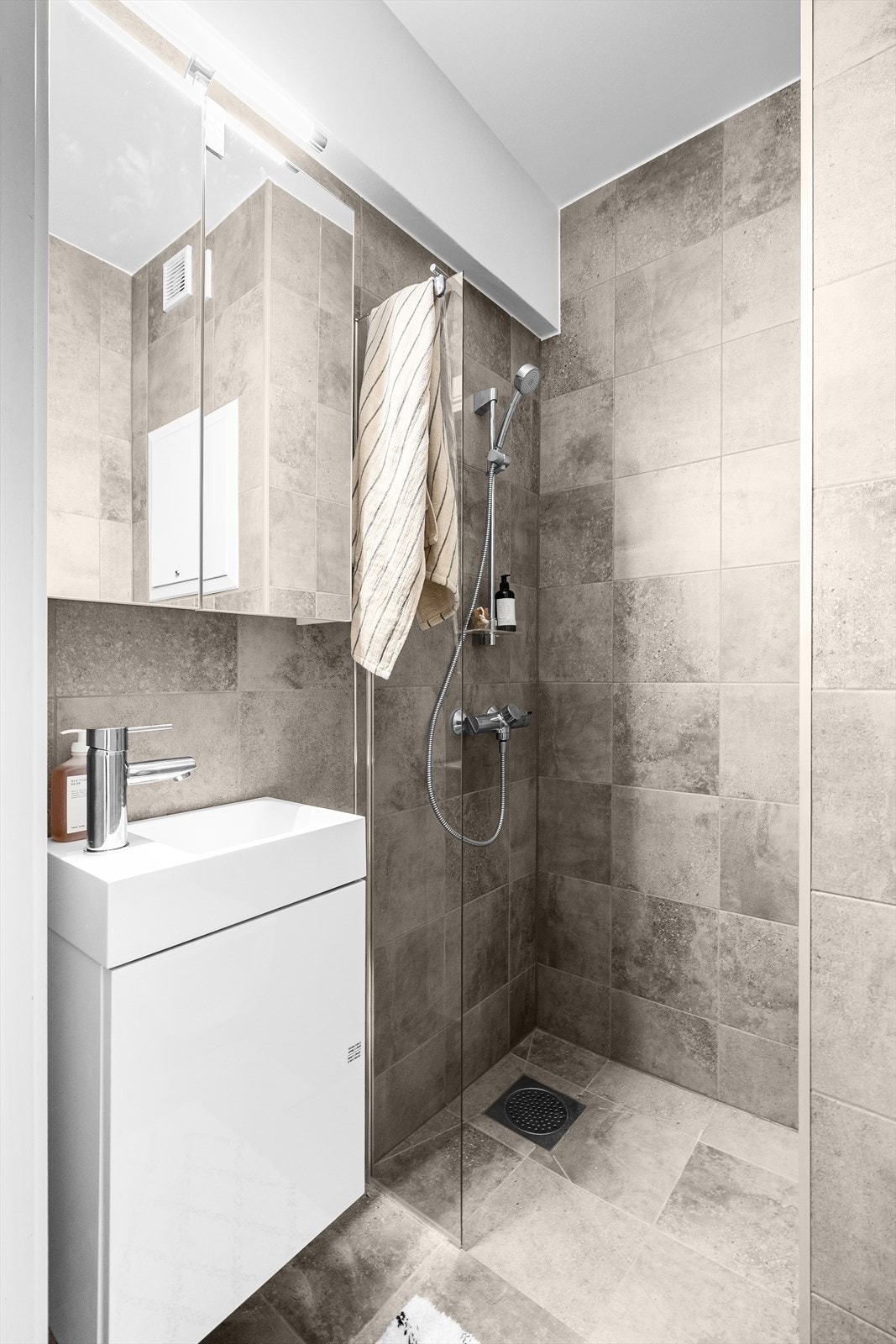 Lekkert helfliset baderom. Galleribilde