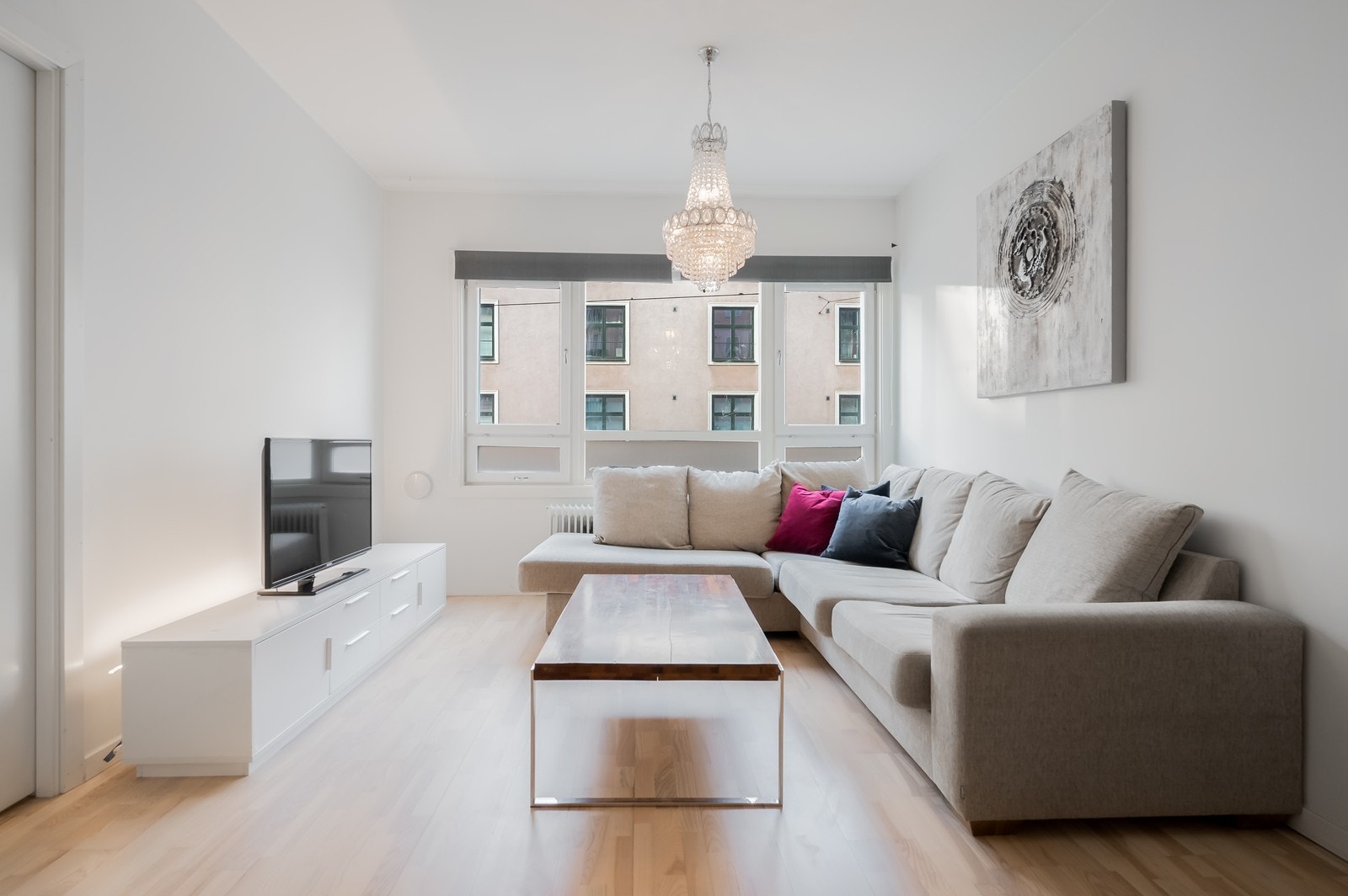 Her har man mye inkludert i leieprisen med oppvarming, varmtvann, internett og tv. Galleribilde