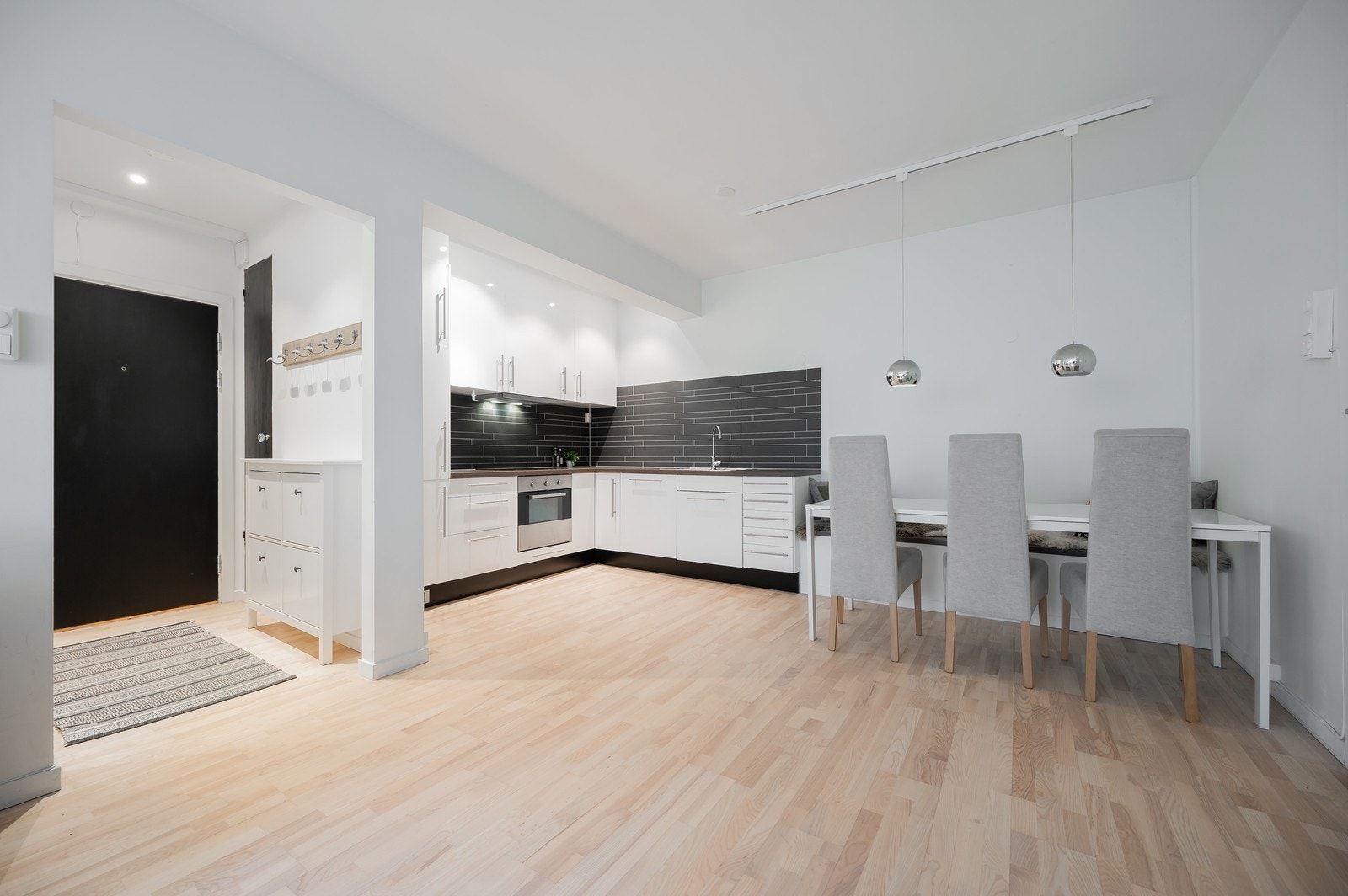 Leiligheten ble pusset opp i 2012 og baderommet er fra 2023. Galleribilde