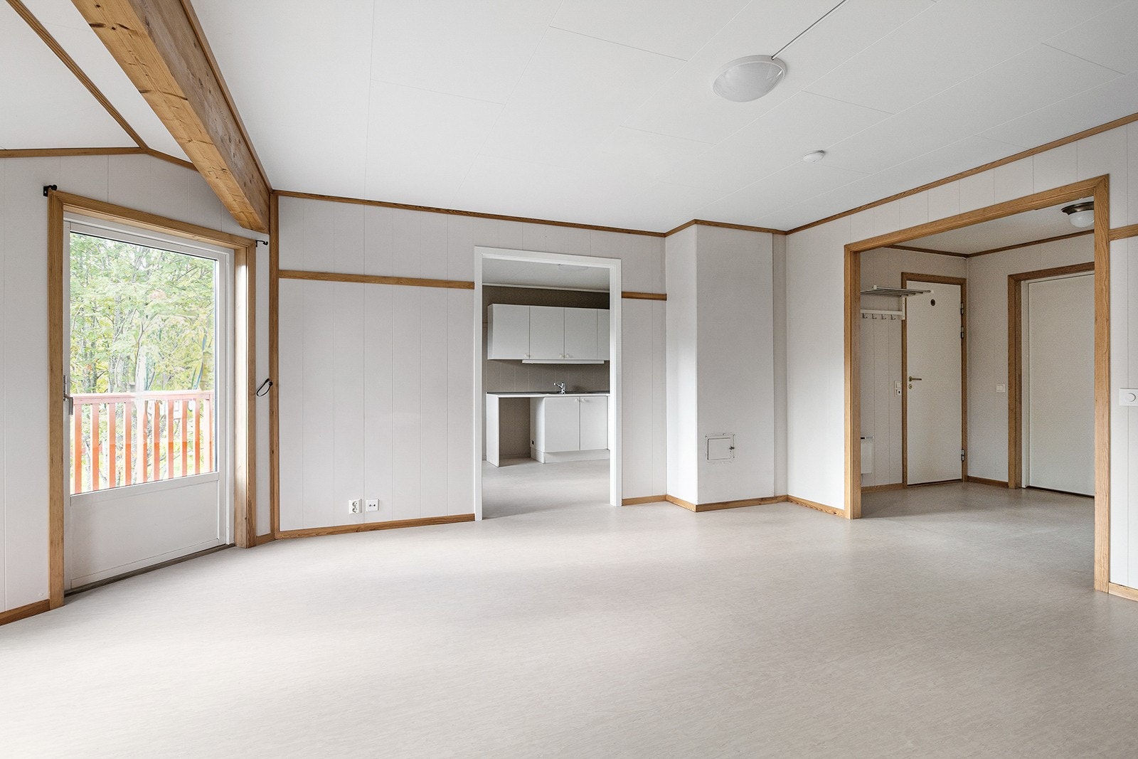 Fra stuen er det utgang til en herlig balkong. Galleribilde