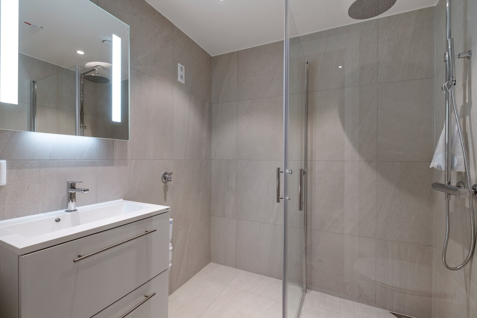 021_.jpg Galleribilde