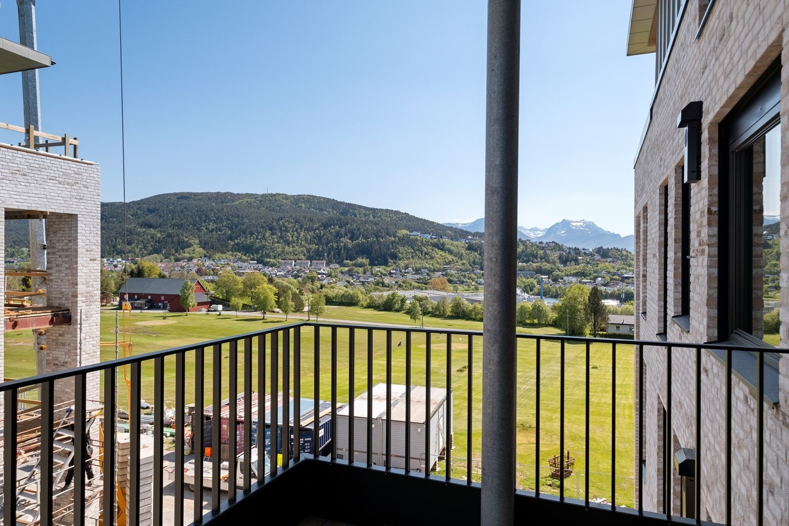 002_Meget flott leilighet med nydelig utsikt.jpg Galleribilde
