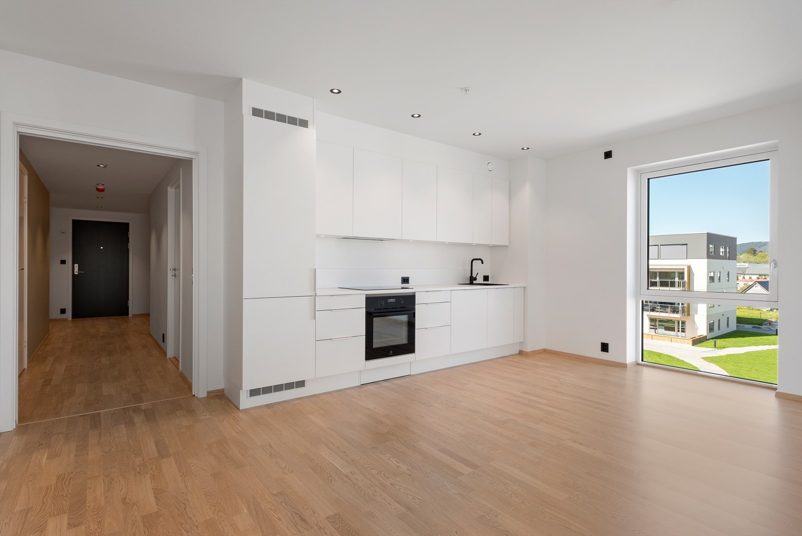 012_.jpg Galleribilde