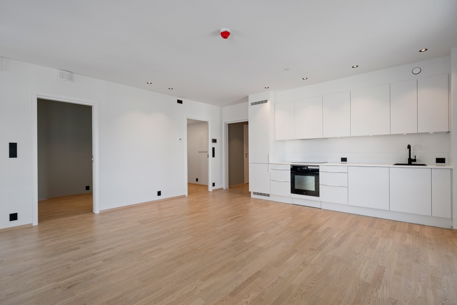 010_Flott kjøkken fra HTH med integrerte hvitevarer.jpg Galleribilde