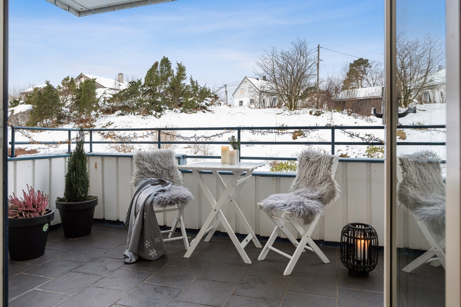 Balkongen er ca. 9 kvadretmeter og har gode møbleringsmuligheter. Galleribilde