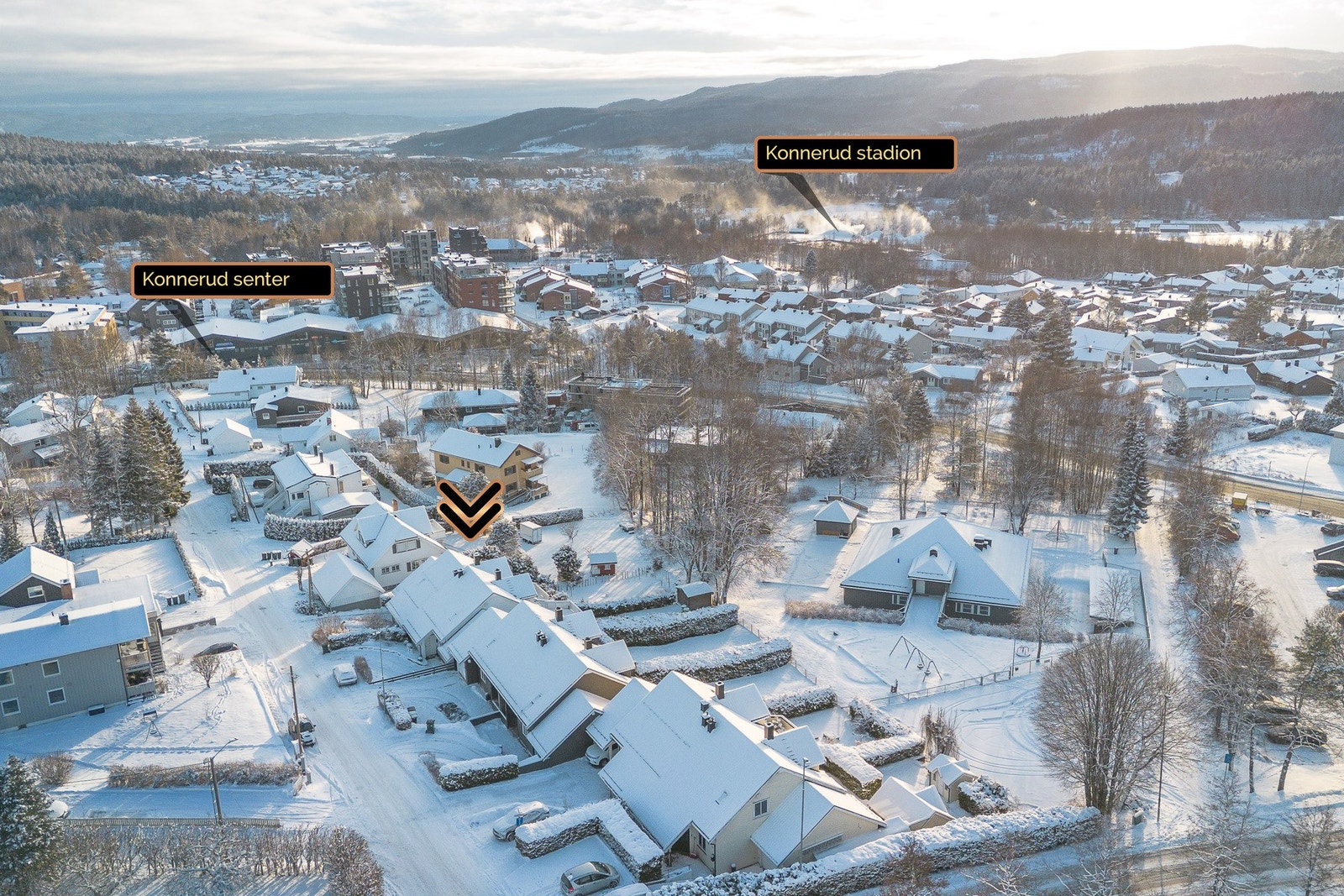 I nærområdet ligger både Konnerud stadion og Konnerudhallen. Konnerud IL er en av landets største idrettsforeninger, og miljøet preges av et rikt idretts- og aktivitetstilbud. Galleribilde