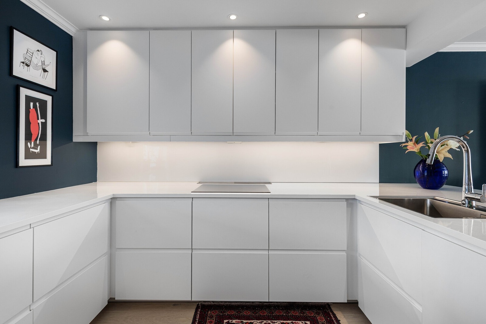 Kjøkkenet har mekanisk avtrekk og gulvvarme for økt komfort. Galleribilde