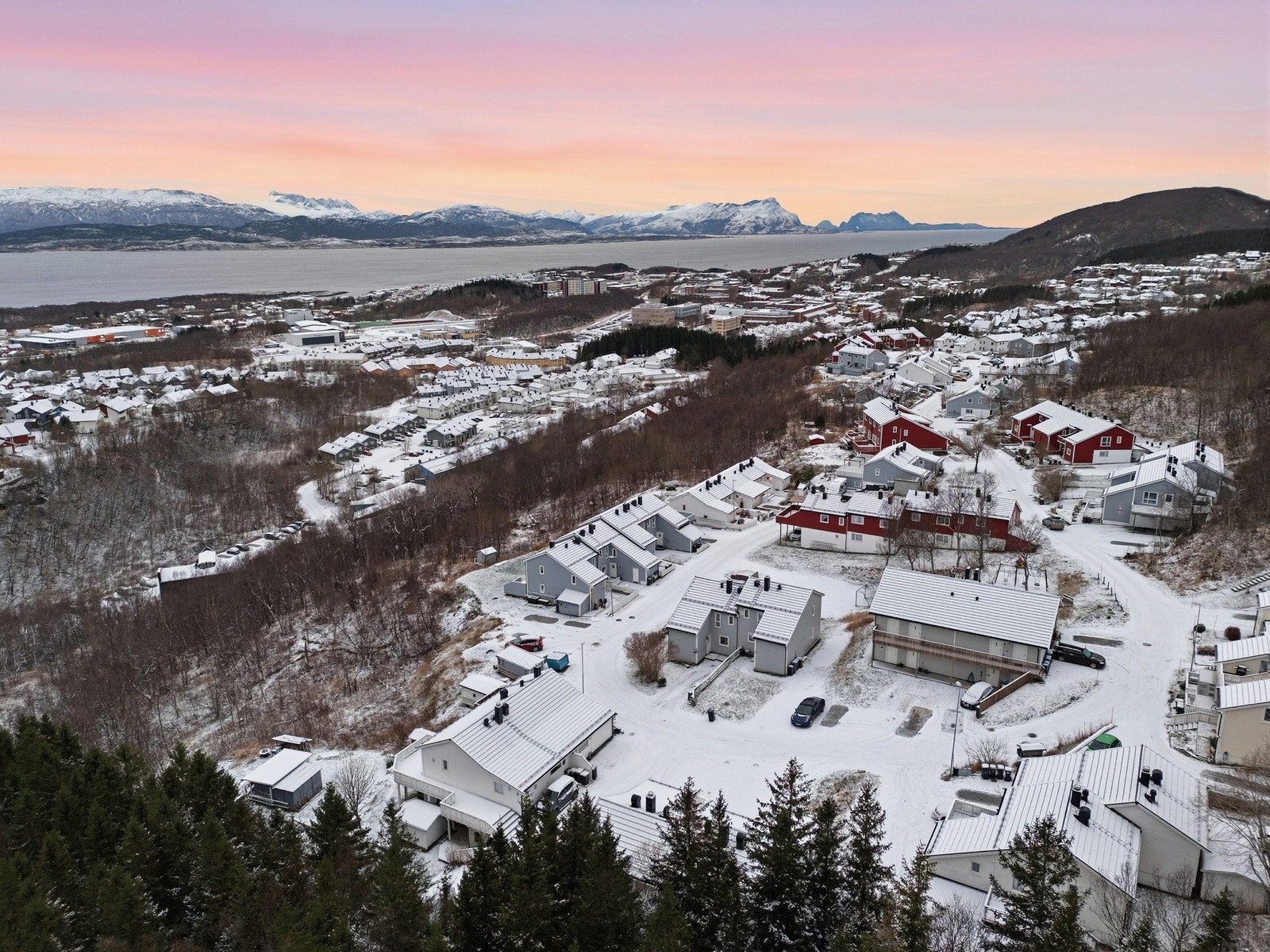 Fin gangavstand til skoler, barnehager, butikker, universitetet mm. Galleribilde