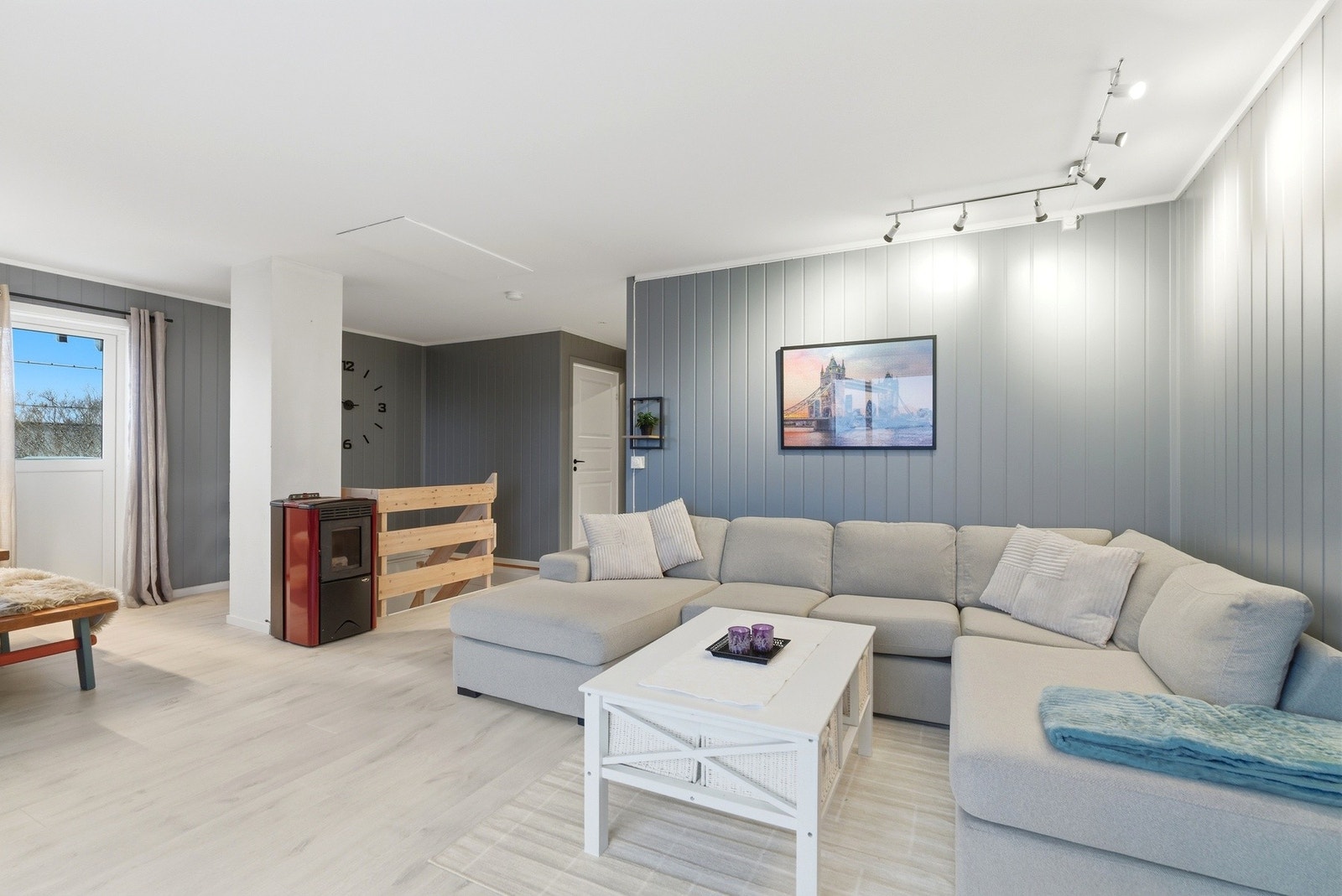 Lyst og moderne gulv. Galleribilde