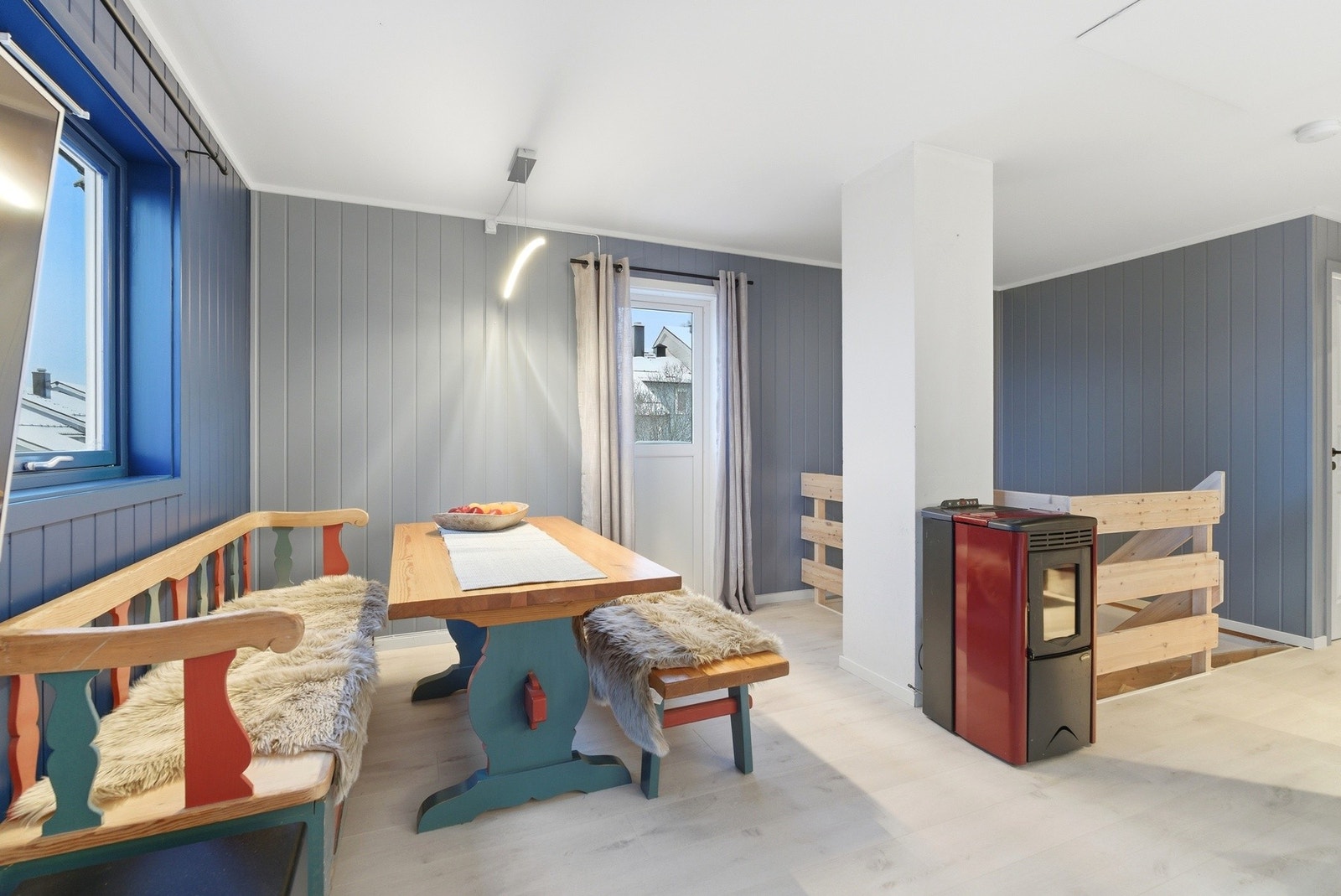 Utgang til balkong fra stuen. Galleribilde