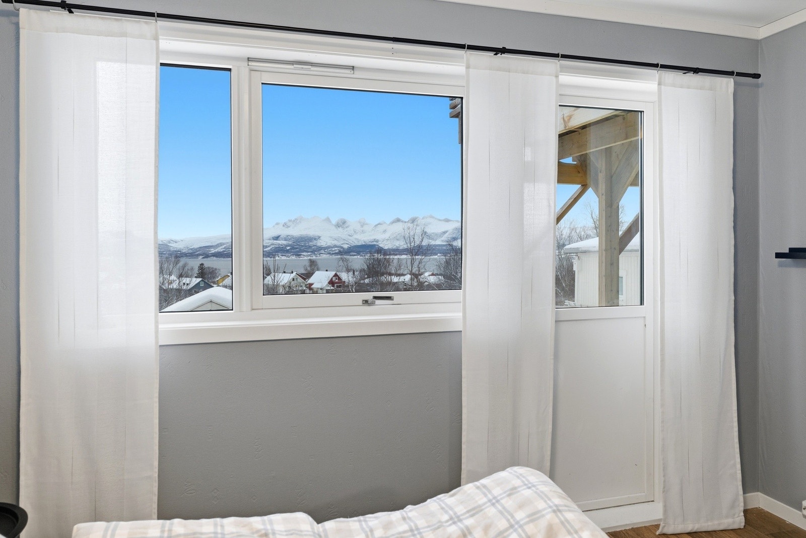 Utgang til hagen fra soverommet. Galleribilde