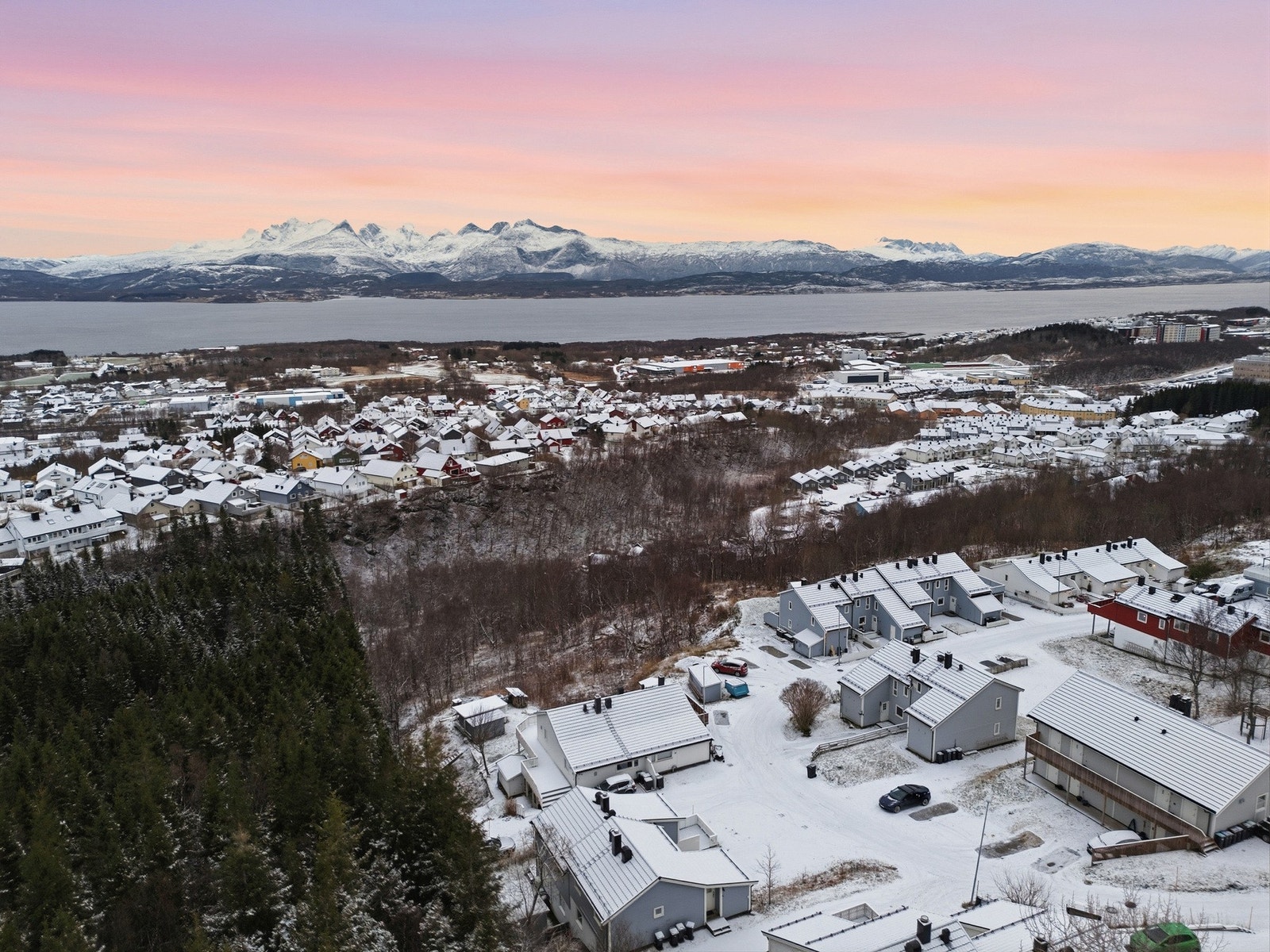 Umiddelbar nærhet til flott turterreng, sommer som vinter. Galleribilde