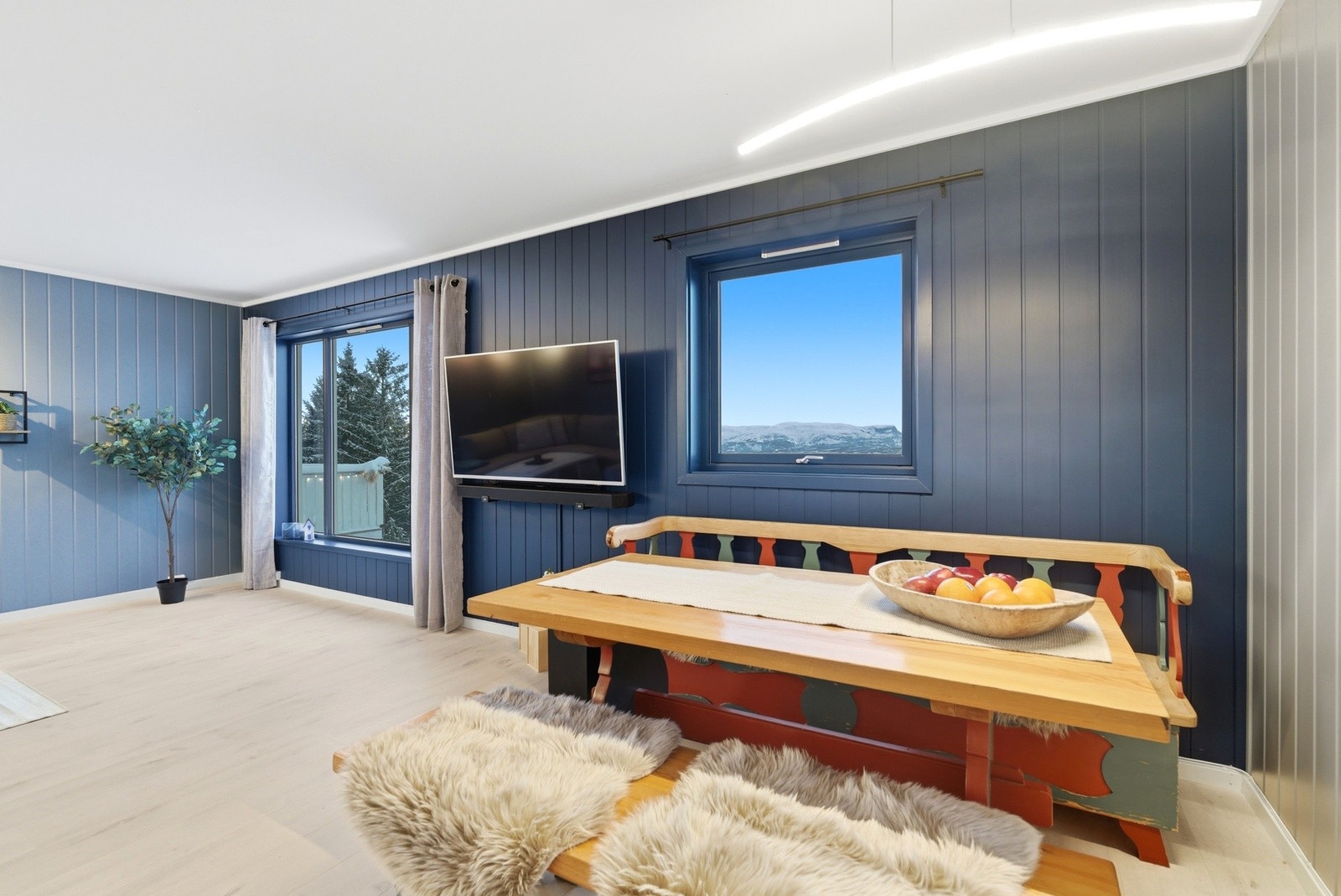 Plass til romslig spisebord. Galleribilde