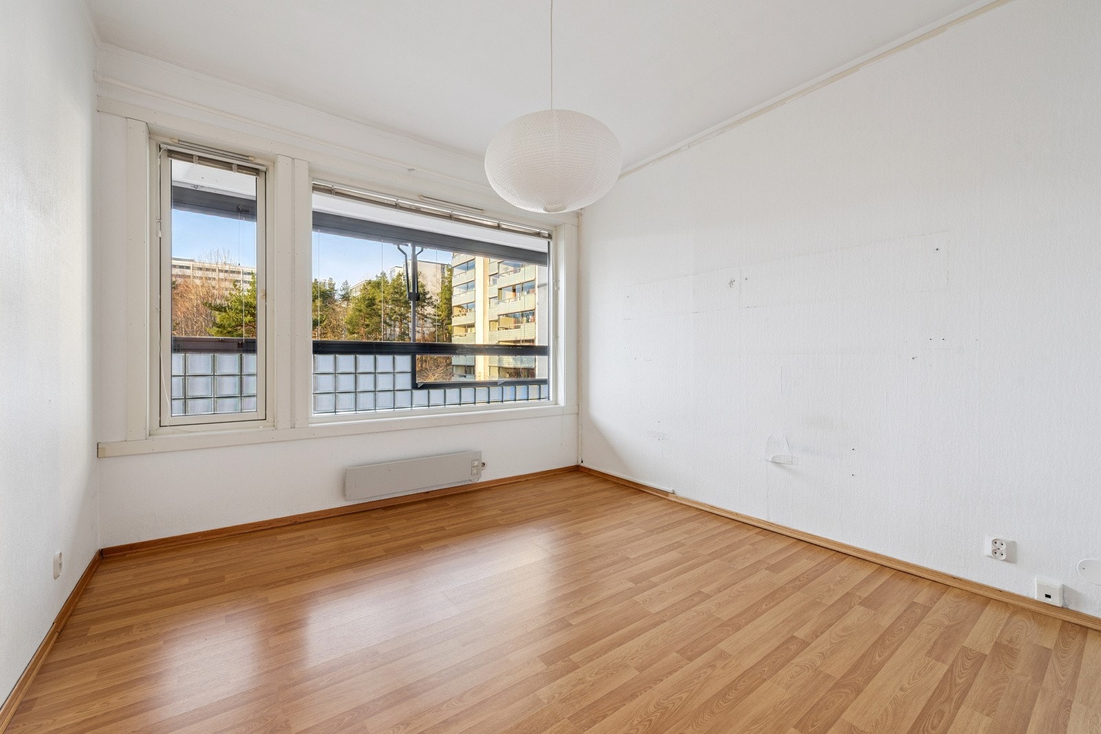 Hovedsoverommet er av god størrelse. Her har du god plass til dobbelseng med tilhørende møblement. Galleribilde