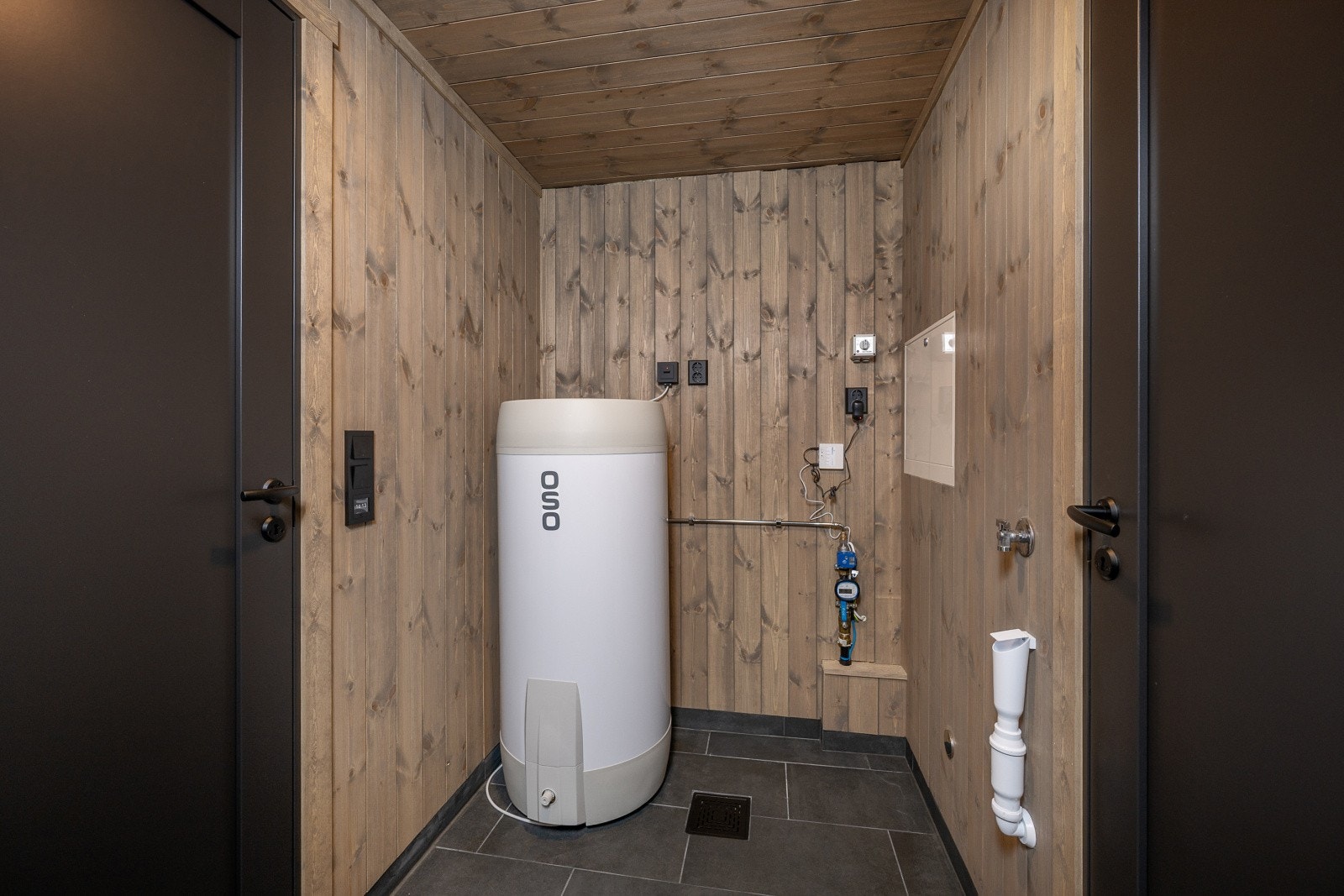 Bilde av tidligere oppført hytte
Teknsikt rom med plass til å tørke klær Galleribilde