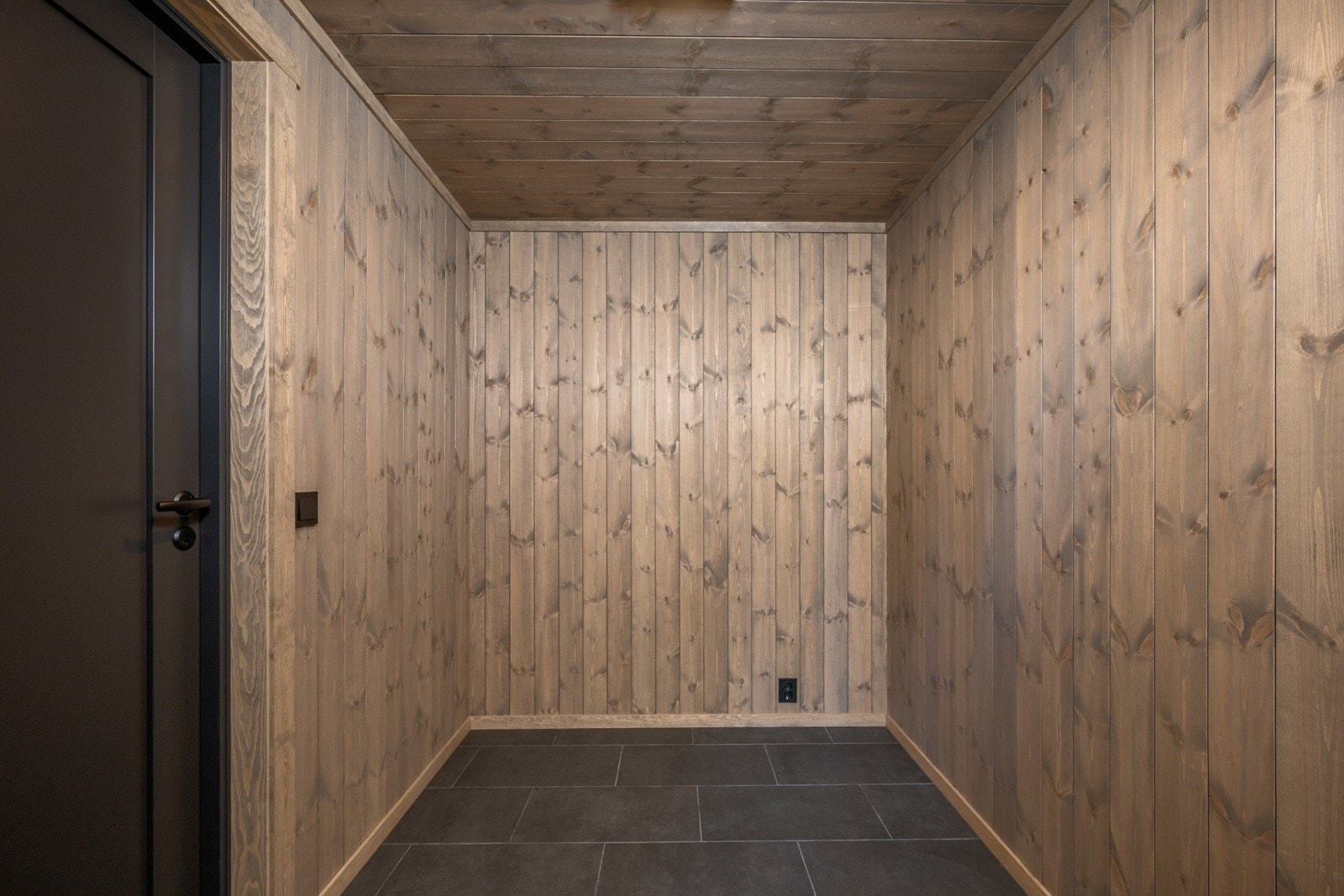 Bilde av tidligere oppført hytte
Romslig bod, plass til å smøre ski Galleribilde