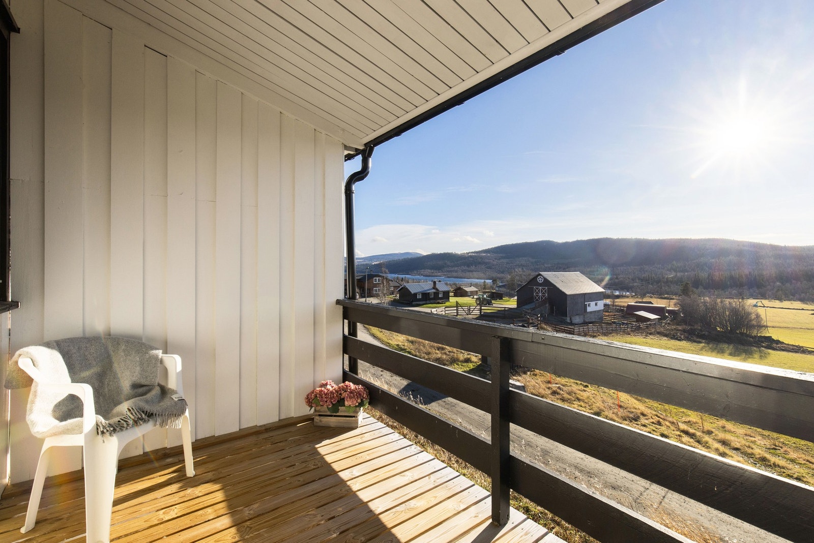 Stor solrik balkong med fantastisk utsikt! Galleribilde