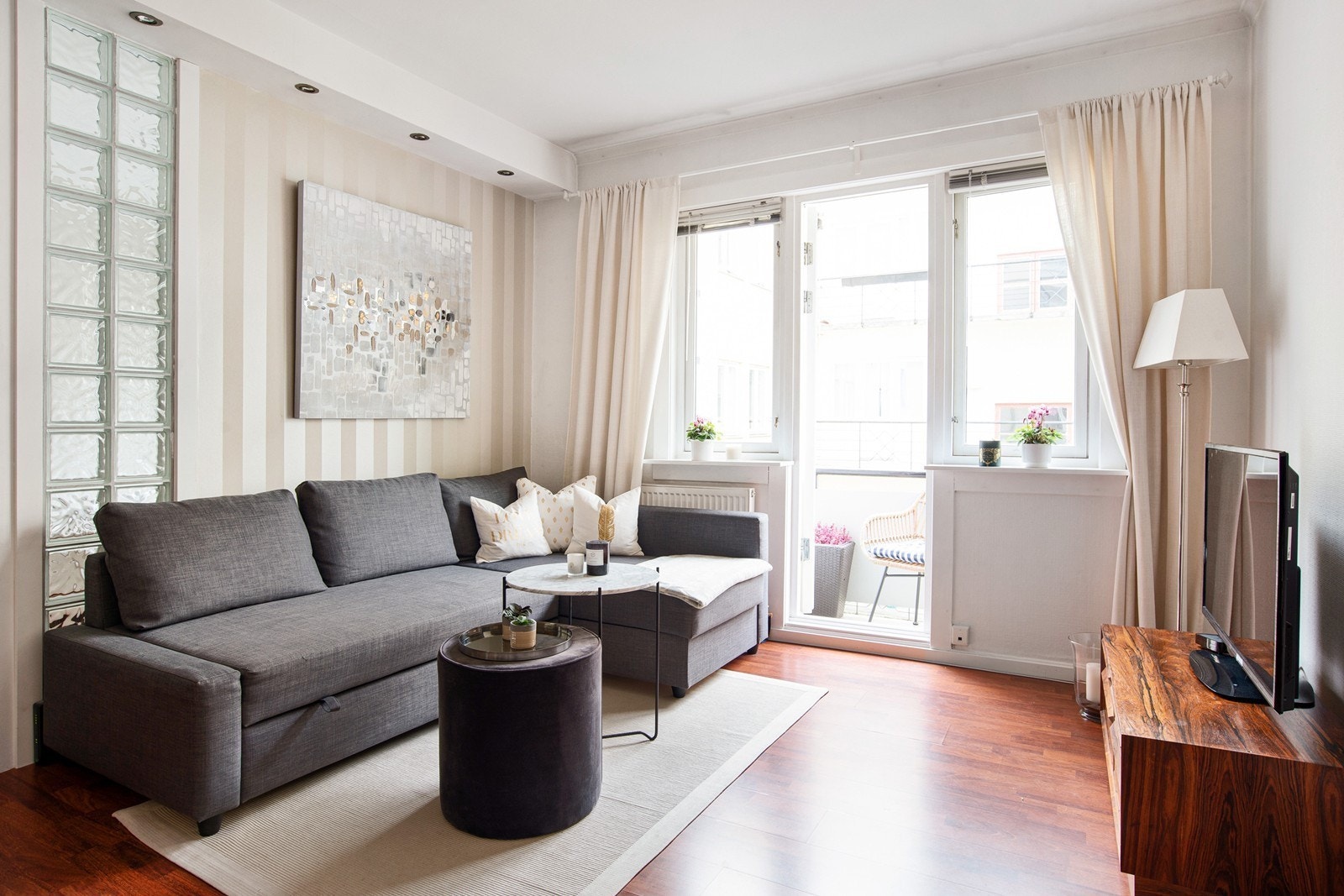 Lys, pen 2-roms. Galleribilde