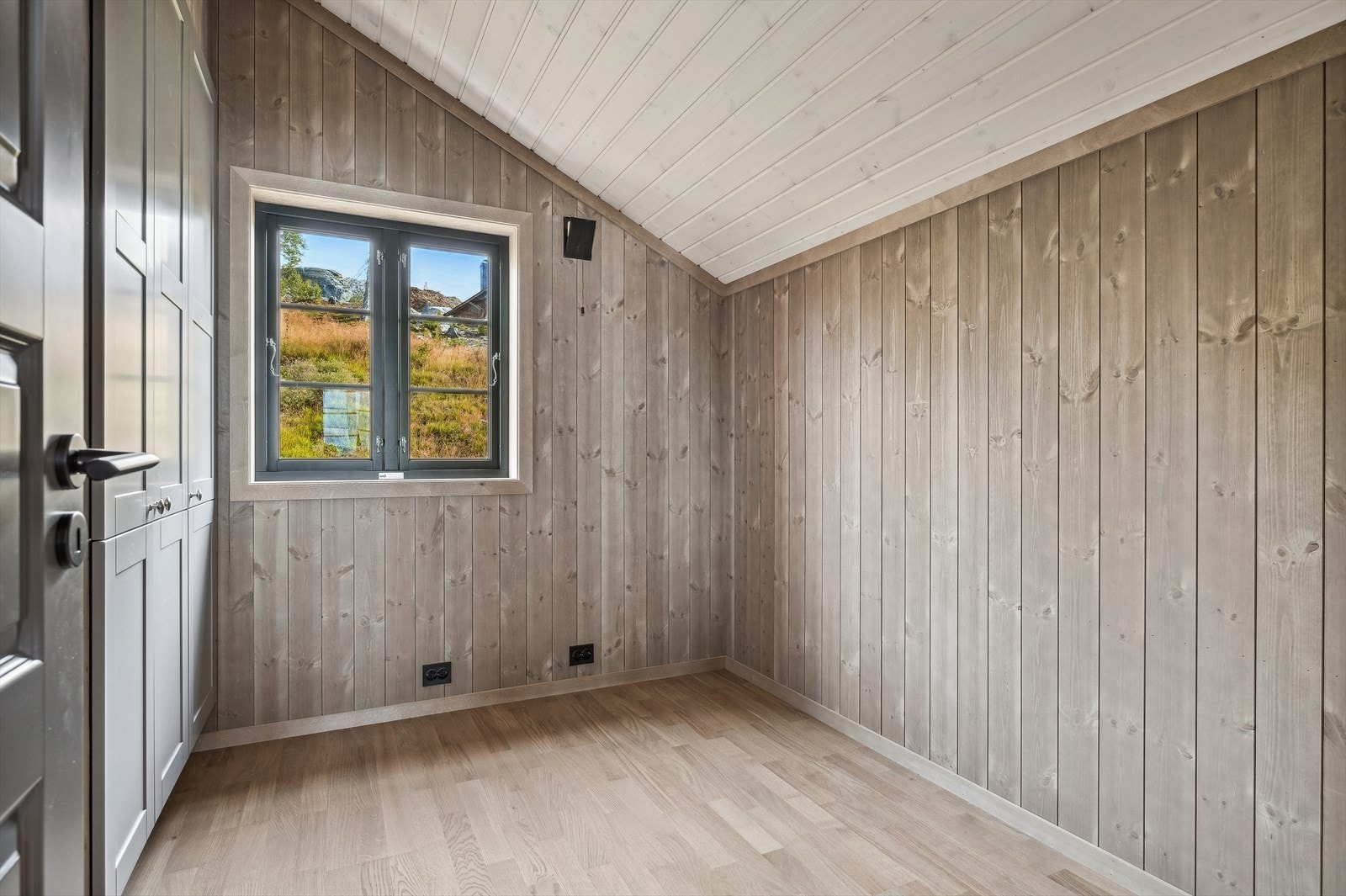 Soverom 2 har også integrerte garderobeskap. Galleribilde