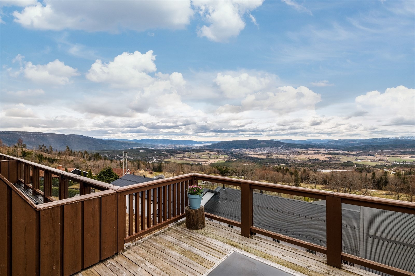 Nydelig utsikt fra terrassen! Galleribilde