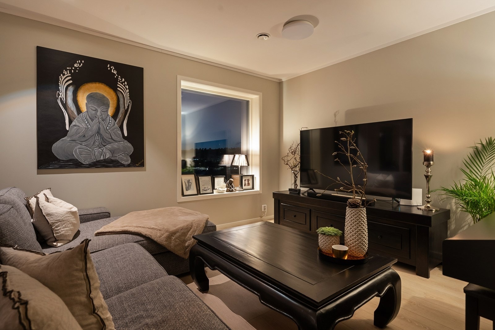 Kveldsstemning i stuen. Galleribilde