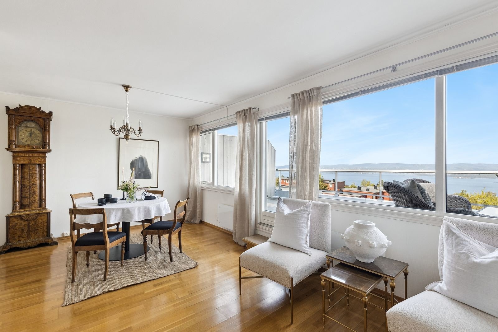 Fine vindusflater gir lys og luft! Galleribilde