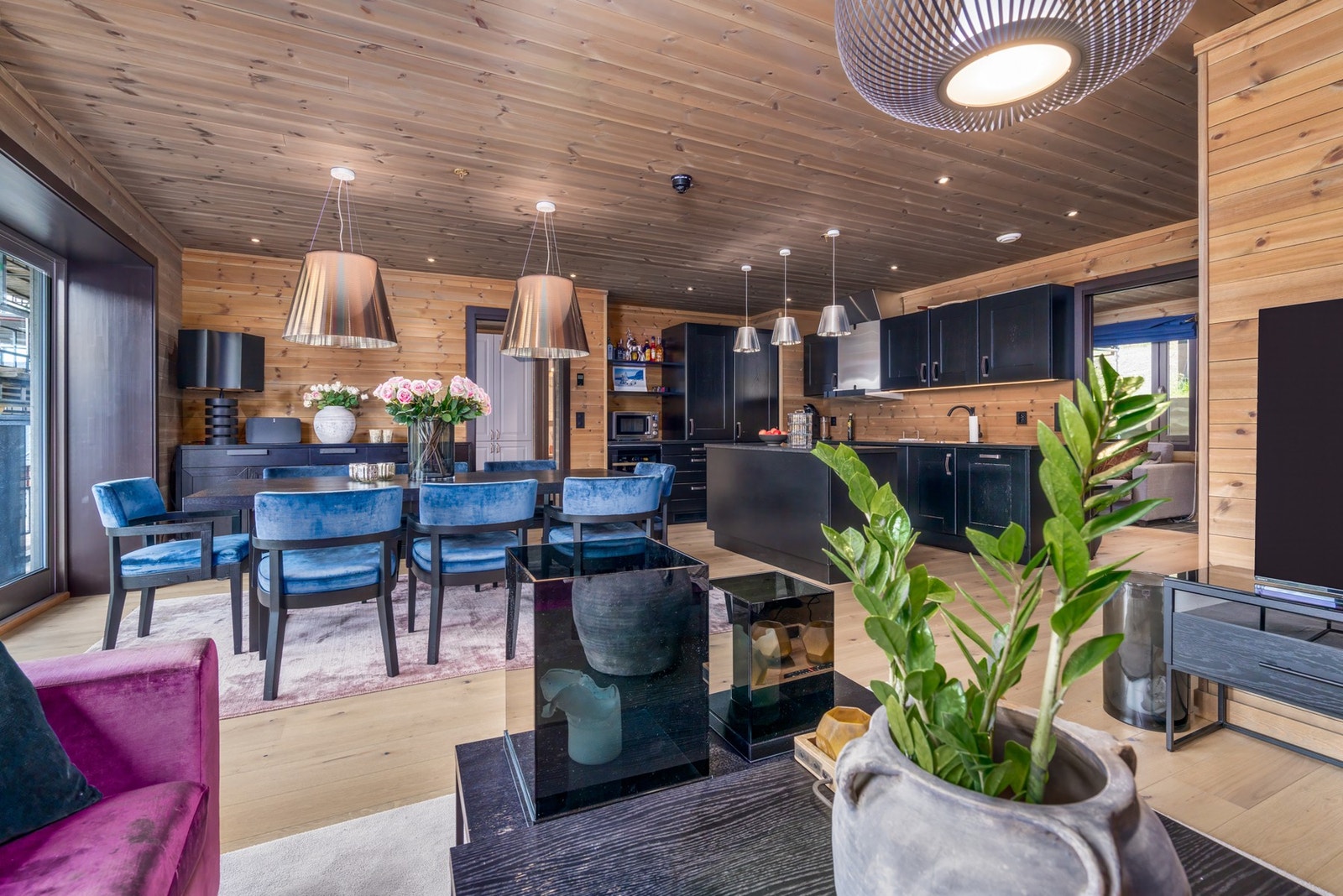 Dette er en romslig og oppgradert leilighet med svært bra beliggenhet midt i skieventyret! Galleribilde