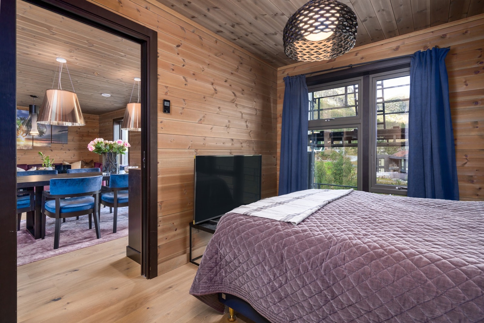 Master soverom. (Merk at stilas utenfor tas vekk til sesong). Galleribilde