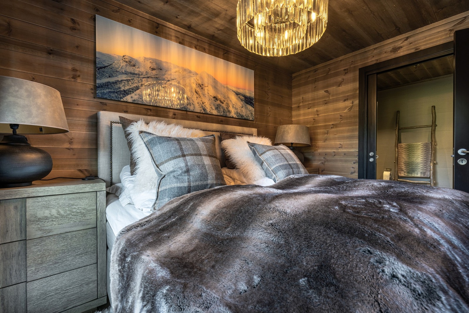 Hovedsoverommet har direkte tilgang til eget bad. Galleribilde