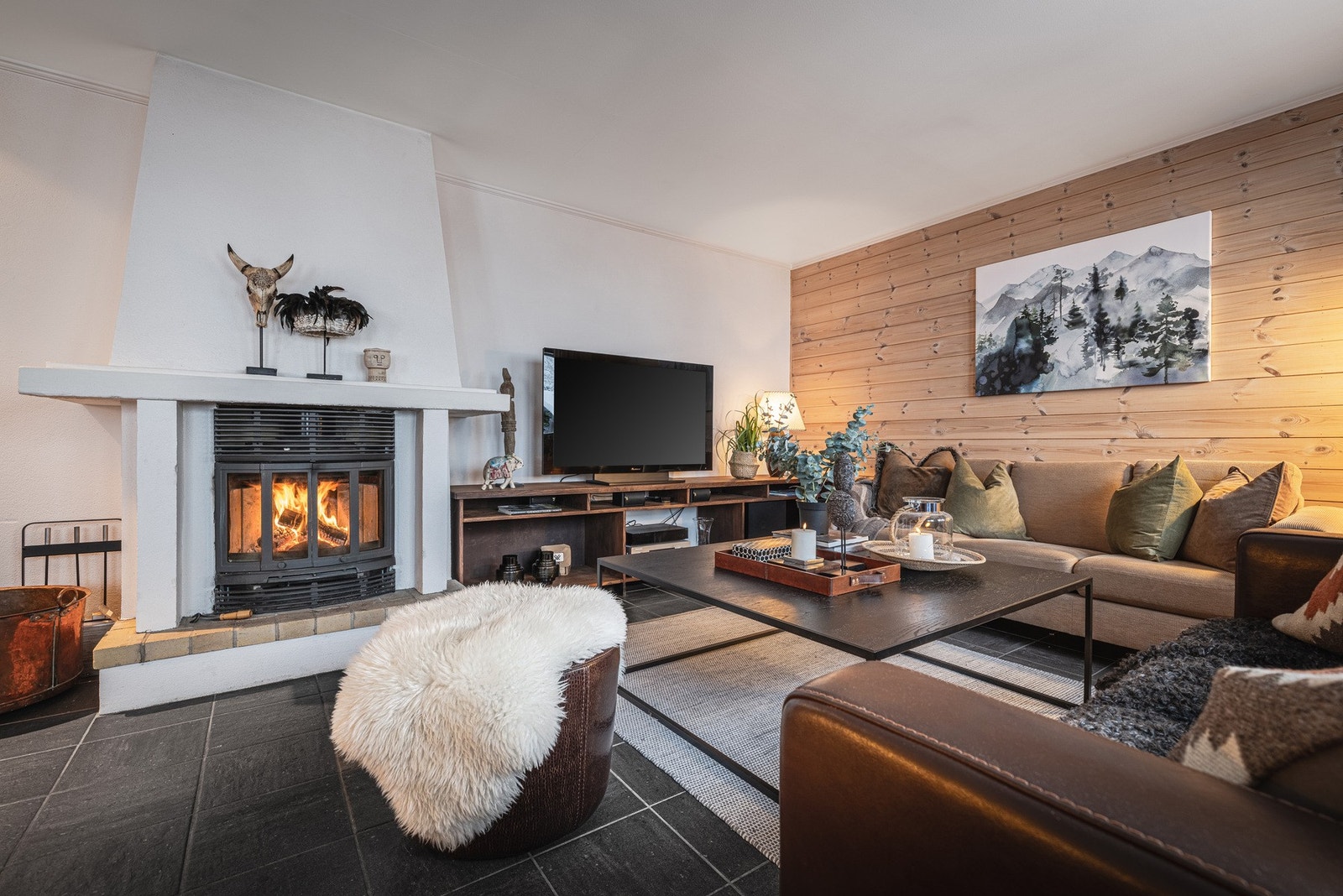 Koselig stue med peis, perfekt for avslapning og god fjellatmosfære. Galleribilde