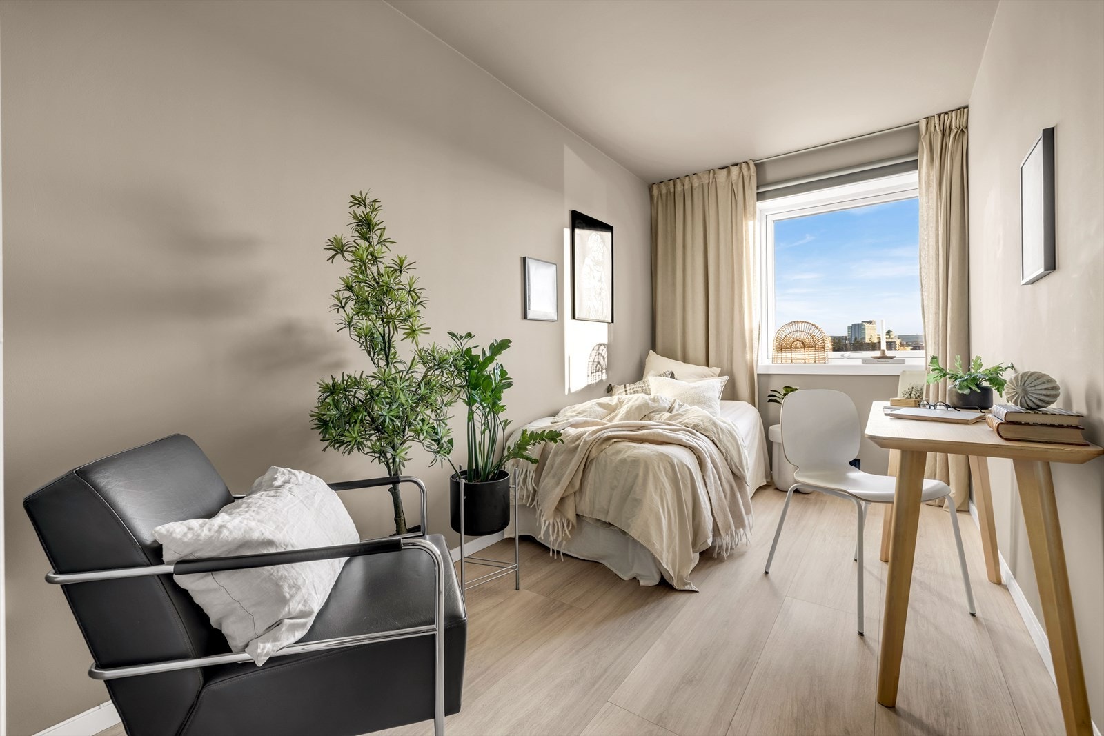 Det tredje soverommet er fleksibelt og kan innredes som kontor eller et ekstra soverom. Galleribilde