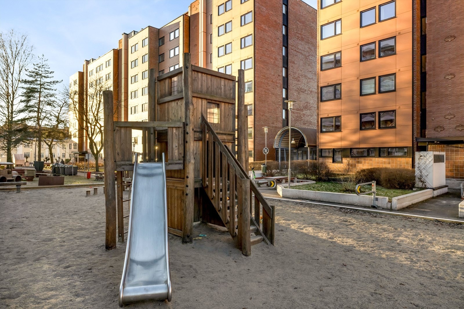 Det er kort og trygg vei til flere skoler og barnehager, inkludert Nordpolen og Lilleborg skole. Galleribilde