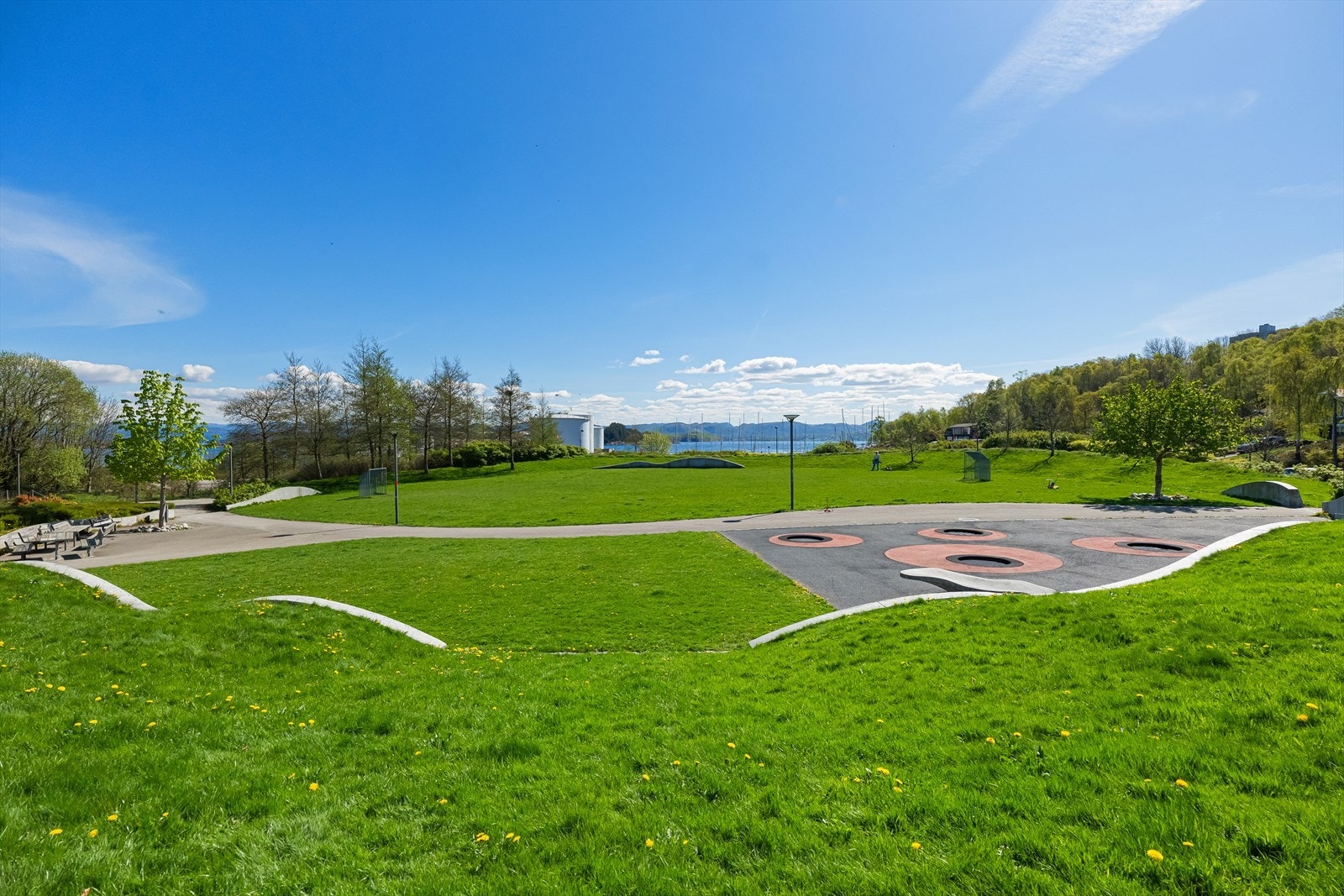 Nærområdet kan by på grønne arealer, nærhet til sjø og turområder. Galleribilde