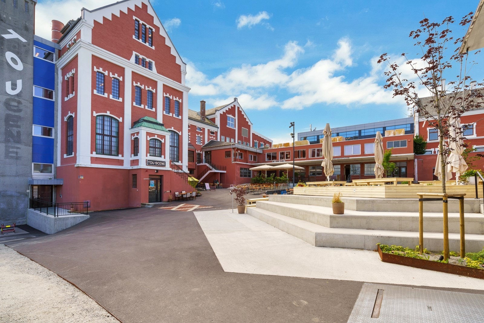 Tou- en av landets største uavhengige kulturinstitusjoner. På Tou får du påfyll til både sjel og mage. Galleribilde