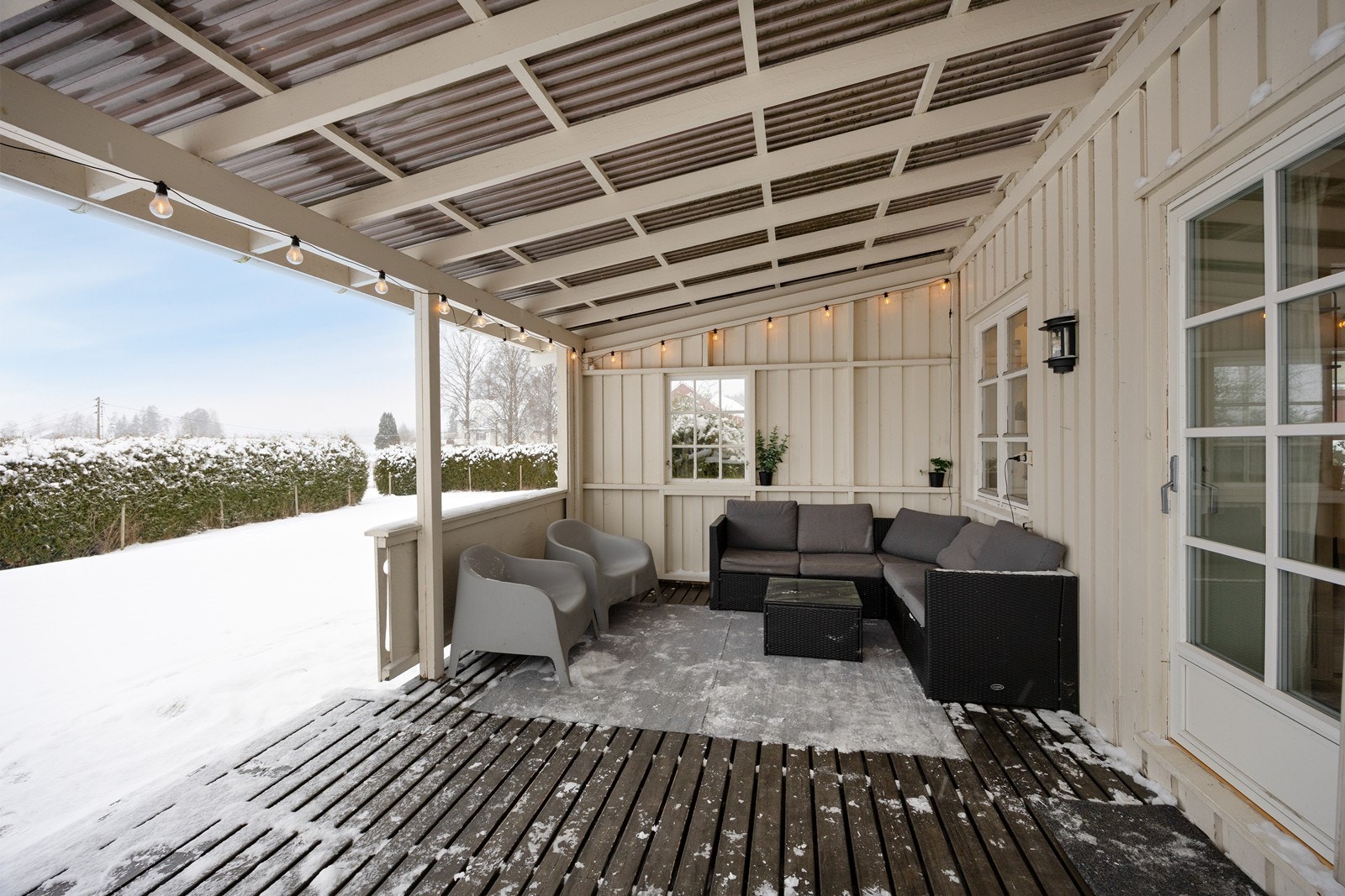 Uteplassen innbyr til både stille stunder og lange, sosiale kvelder. Galleribilde