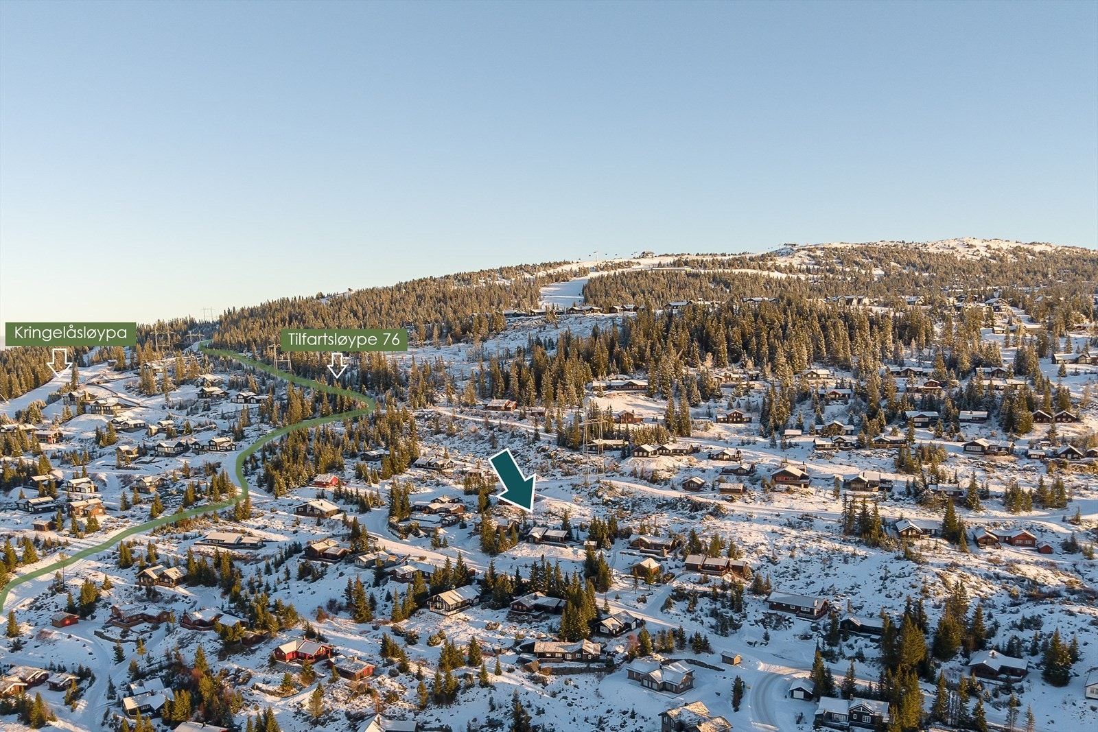 Tilfartsløype på begge sider av eiendommen tar deg enkelt inn i alpinbakken. Galleribilde