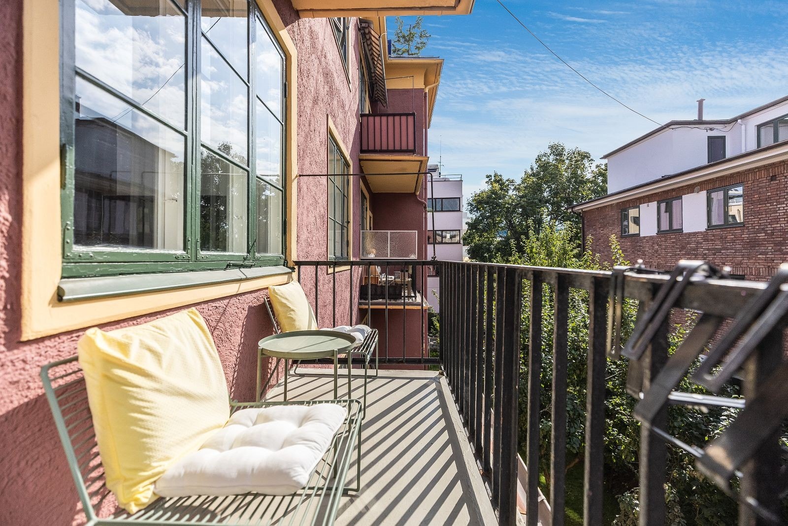 Solrik balkong. Galleribilde