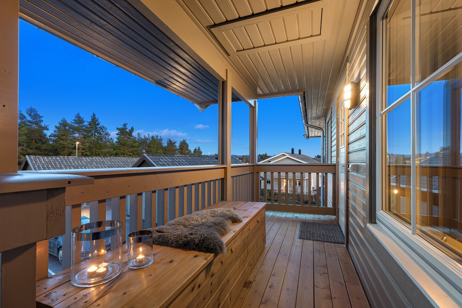 Innbydende leilighet med god planløsning, carport og skjermet beliggenhet i idylliske og barnevennlige Ormåsen! Galleribilde