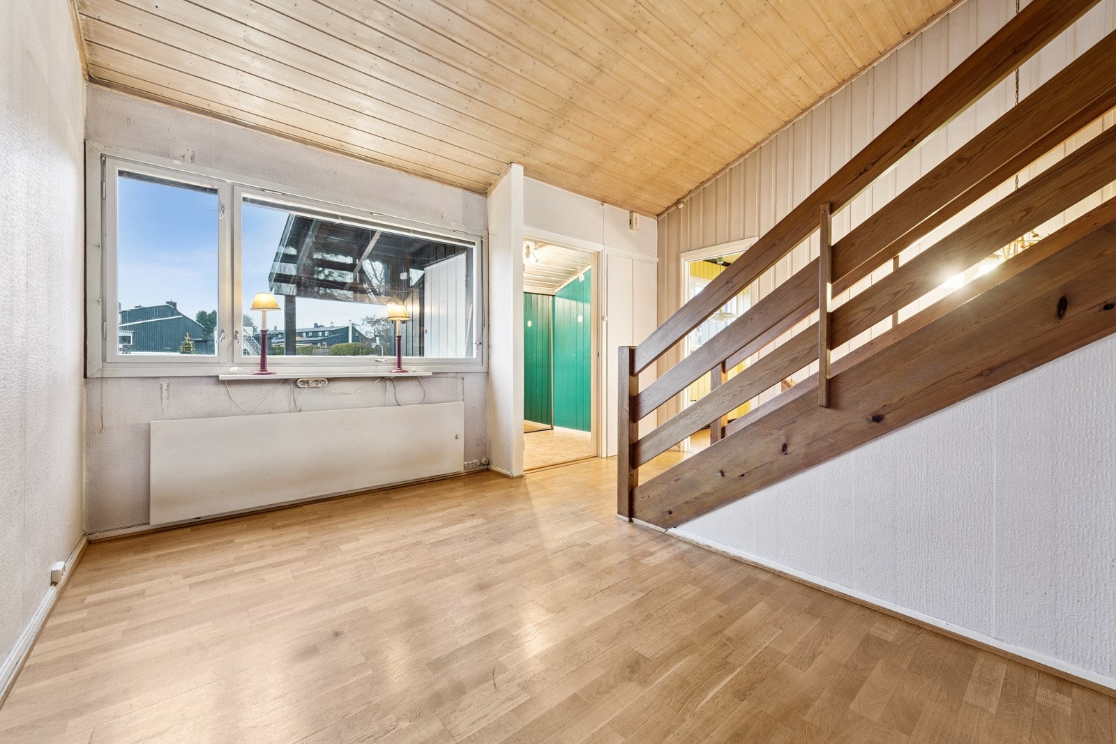 Spisestuen ligger i praktisk og fint til i samme etasje som kjøkkenet. Galleribilde