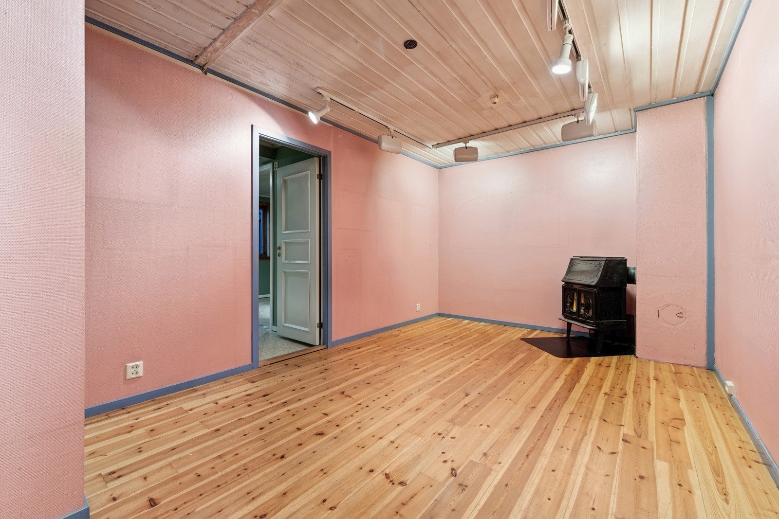 Allrom med fleksibel bruk, eksempelvis TV-stue, lekerom eller kontor. Galleribilde