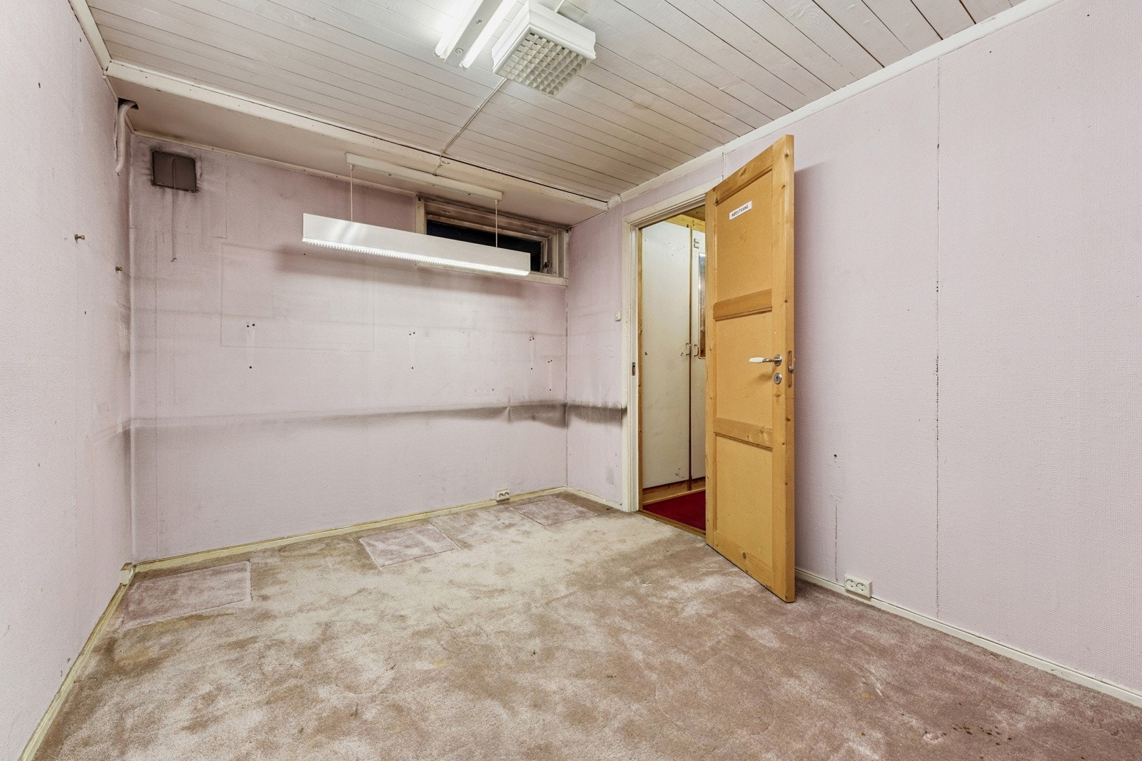 Kjelleromrom i underetasje god lagringsplass. Galleribilde