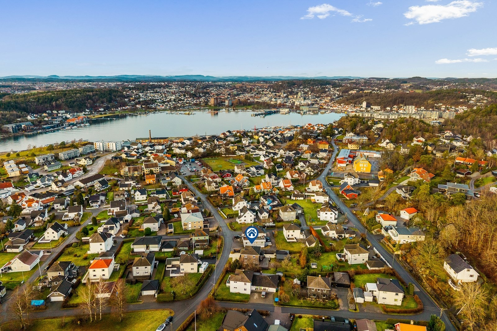 Rolig, meget barnevennlig og sentral beliggenhet i etablert og ærverdig boligområde Galleribilde