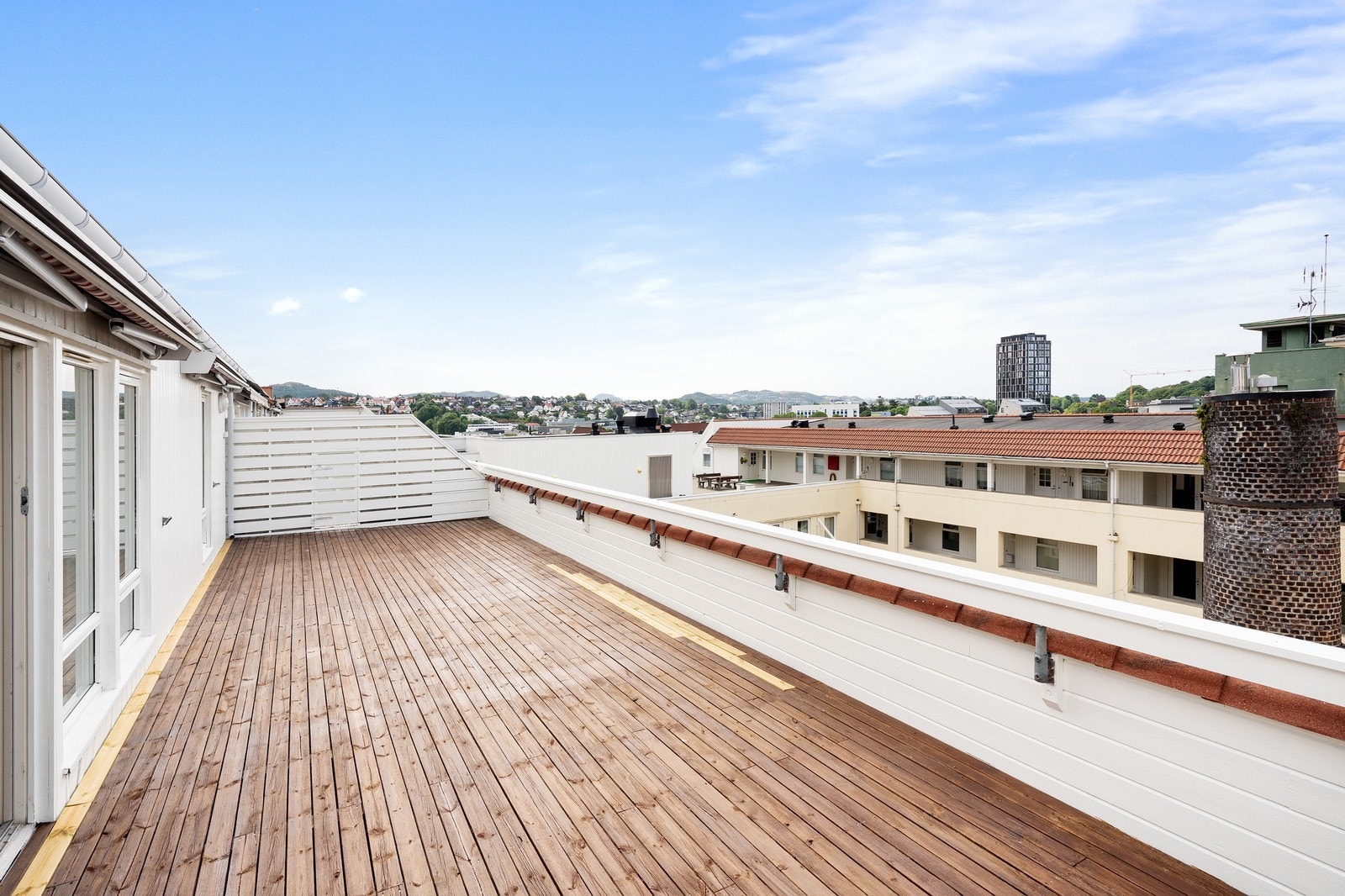 Flott og solrik terrasse på ca 42 kvm. Galleribilde